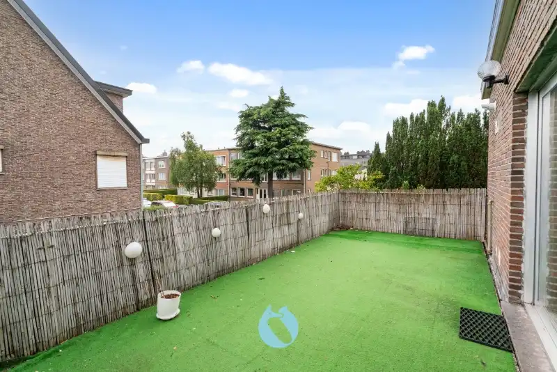 Ruim appartement met 2 slpks, groot terras en garage foto 4