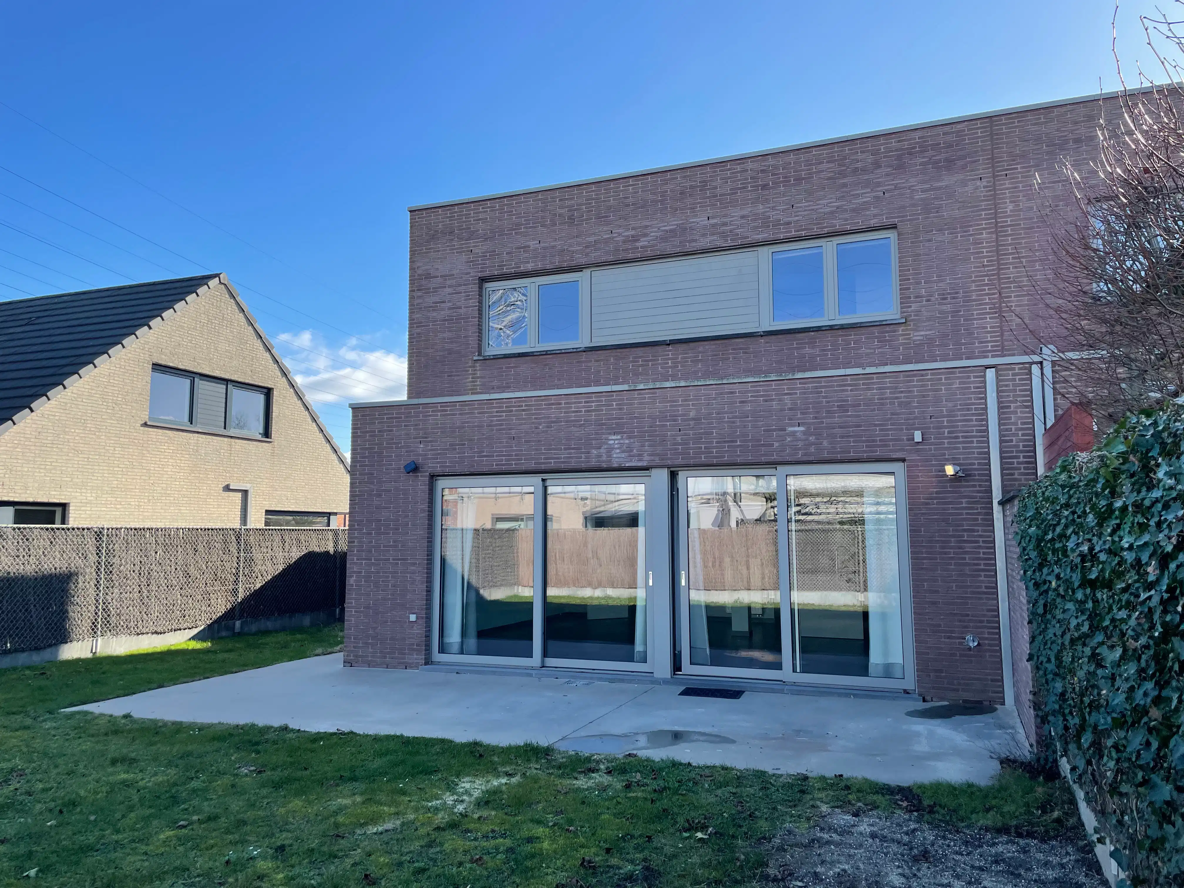 Moderne 3-slpk EENGEZINSWONING + tuin foto 2