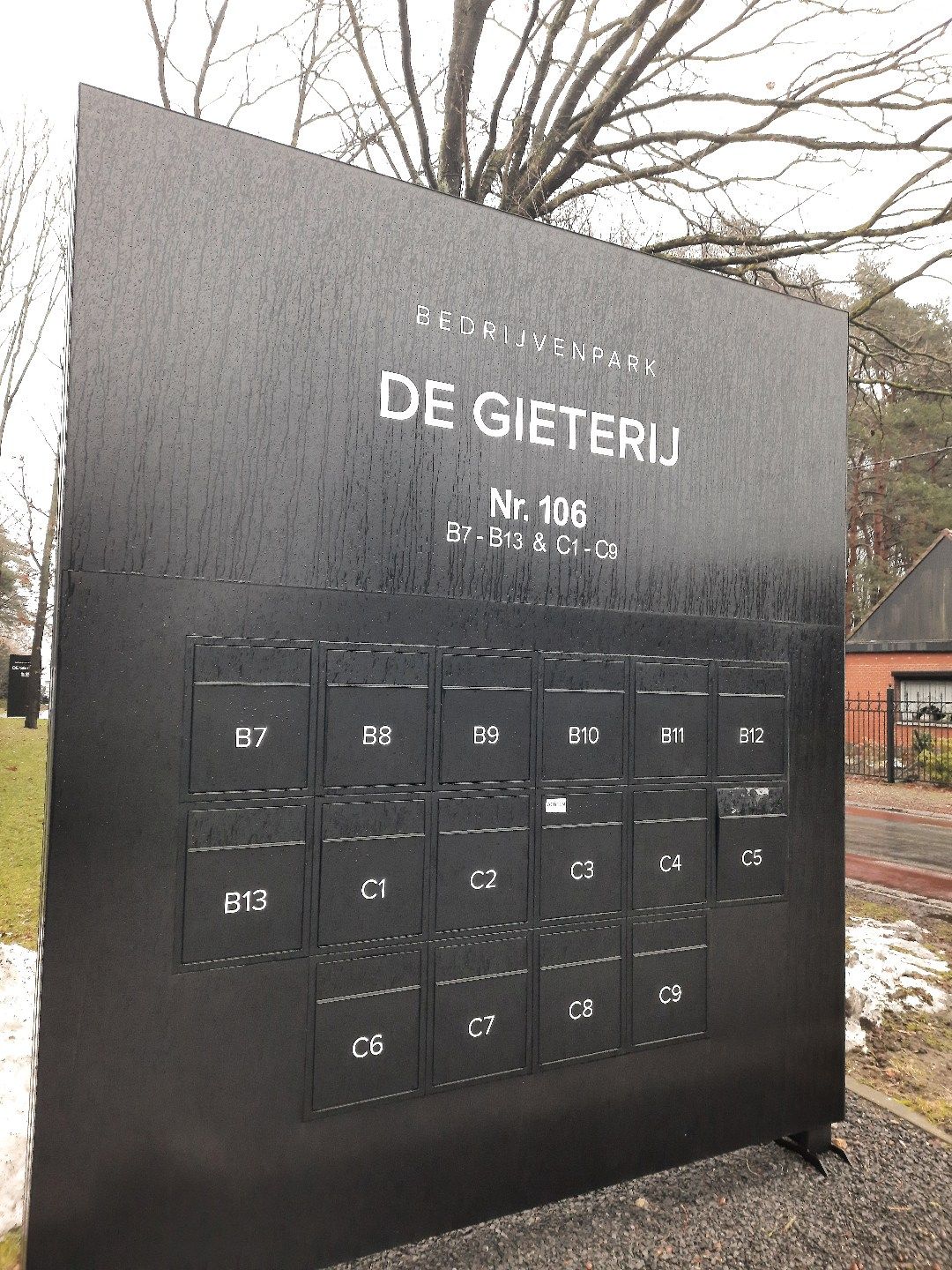 Hoogwaardig KMO-bedrijfsgebouw 187 m² met mezzanine in strategische bedrijventerrein (Winterslag-Genk). foto 2