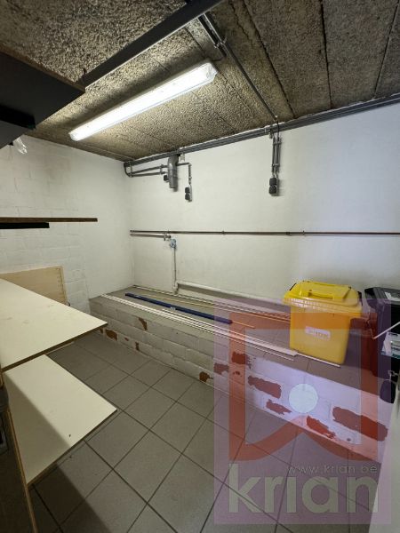 Ruim 2-slaapkamer appartement met terras en garage. foto 8