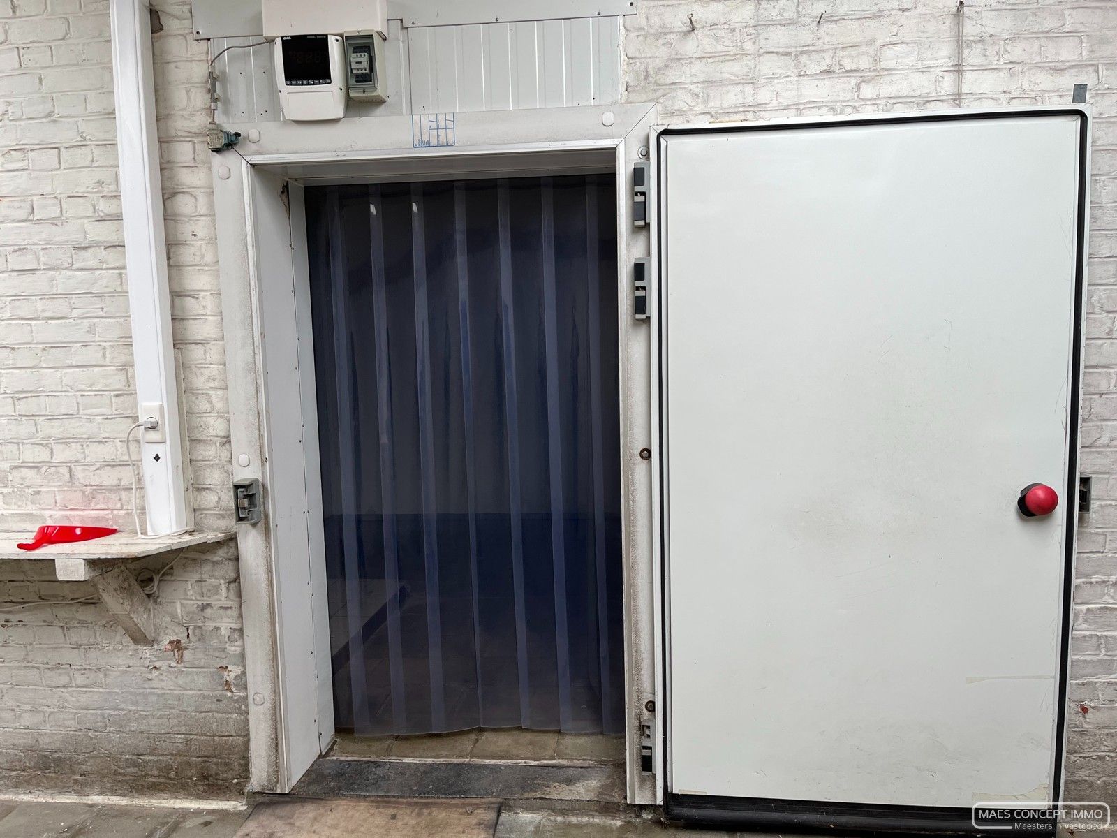 Centraal gelegen handelspand te huur in Anzegem langs drukke invalsweg foto 13