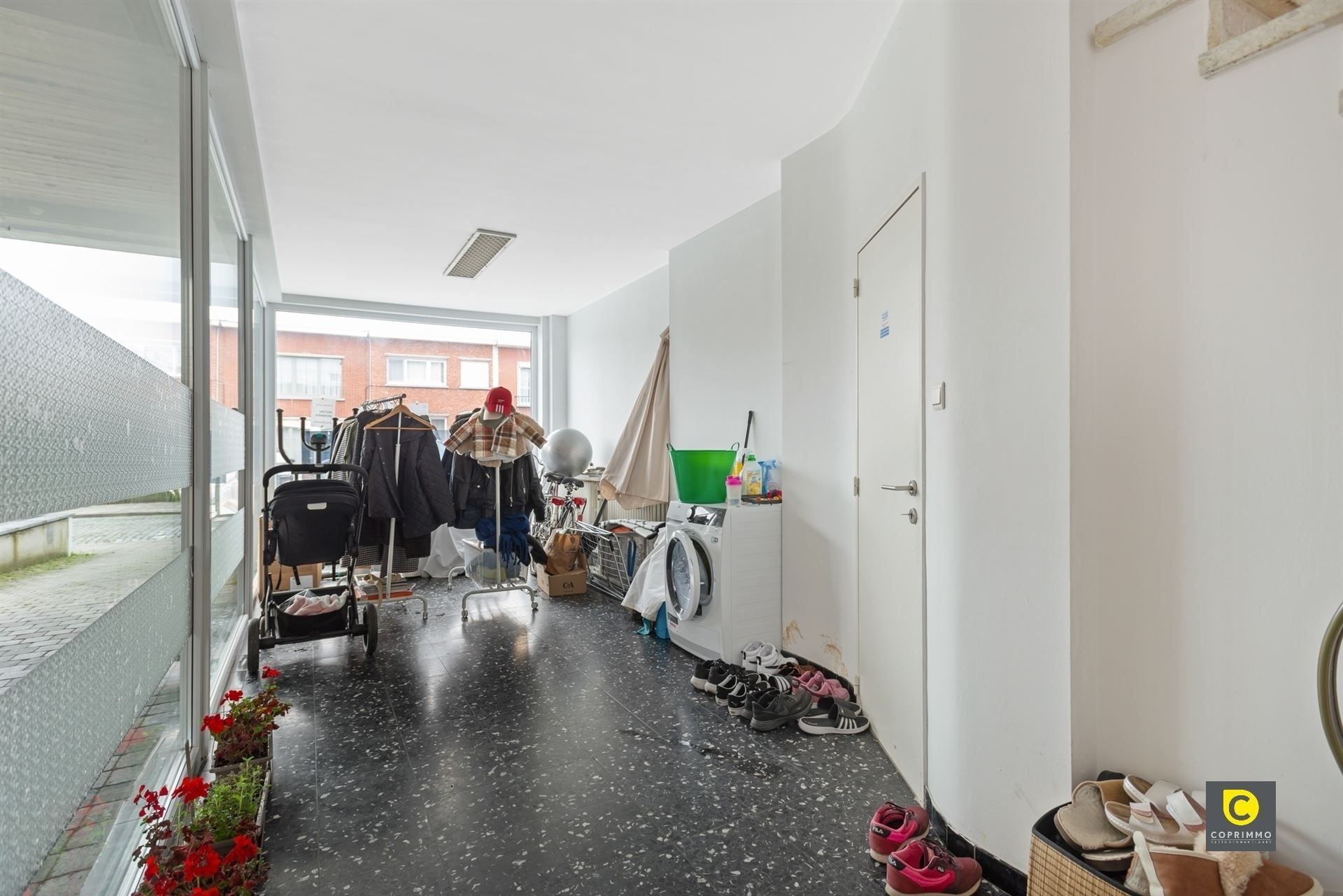 Unieke woning met 450 m² magazijn & showroom foto 18
