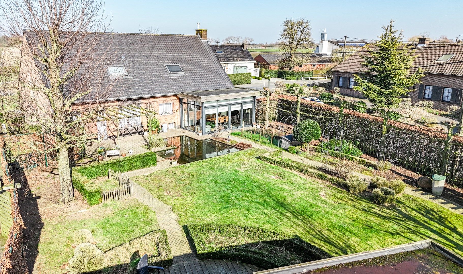 Karaktervolle villa met loodsen te koop in Torhout! foto 14