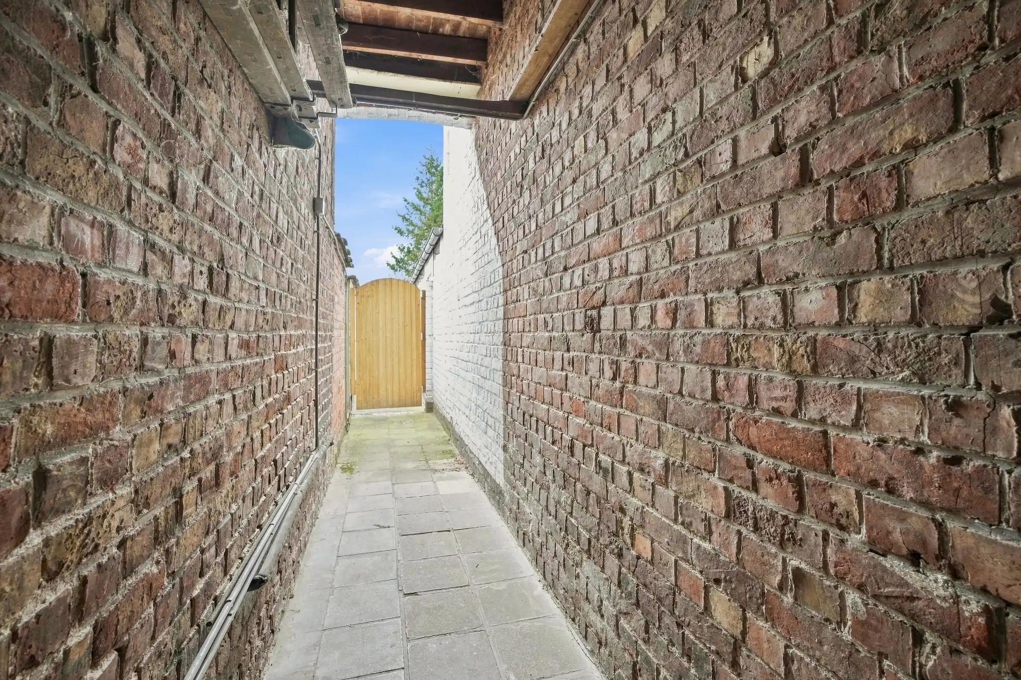 Ruime en praktische te renoveren rijwoning in Sint-Michiels foto 16