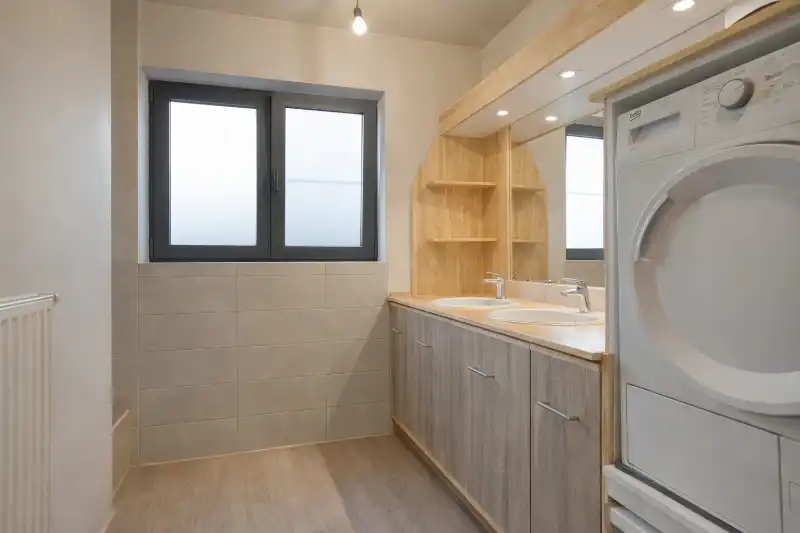 Ruim gelijkvloers appartement (2 slpk) met terras en tuin! foto 5