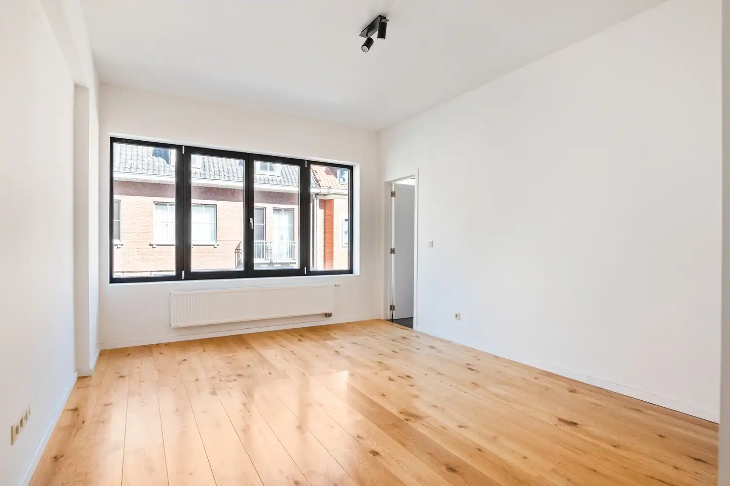 Instapklaar gerenoveerd 1-slaapkamer appartement op topligging in Berchem! foto 6