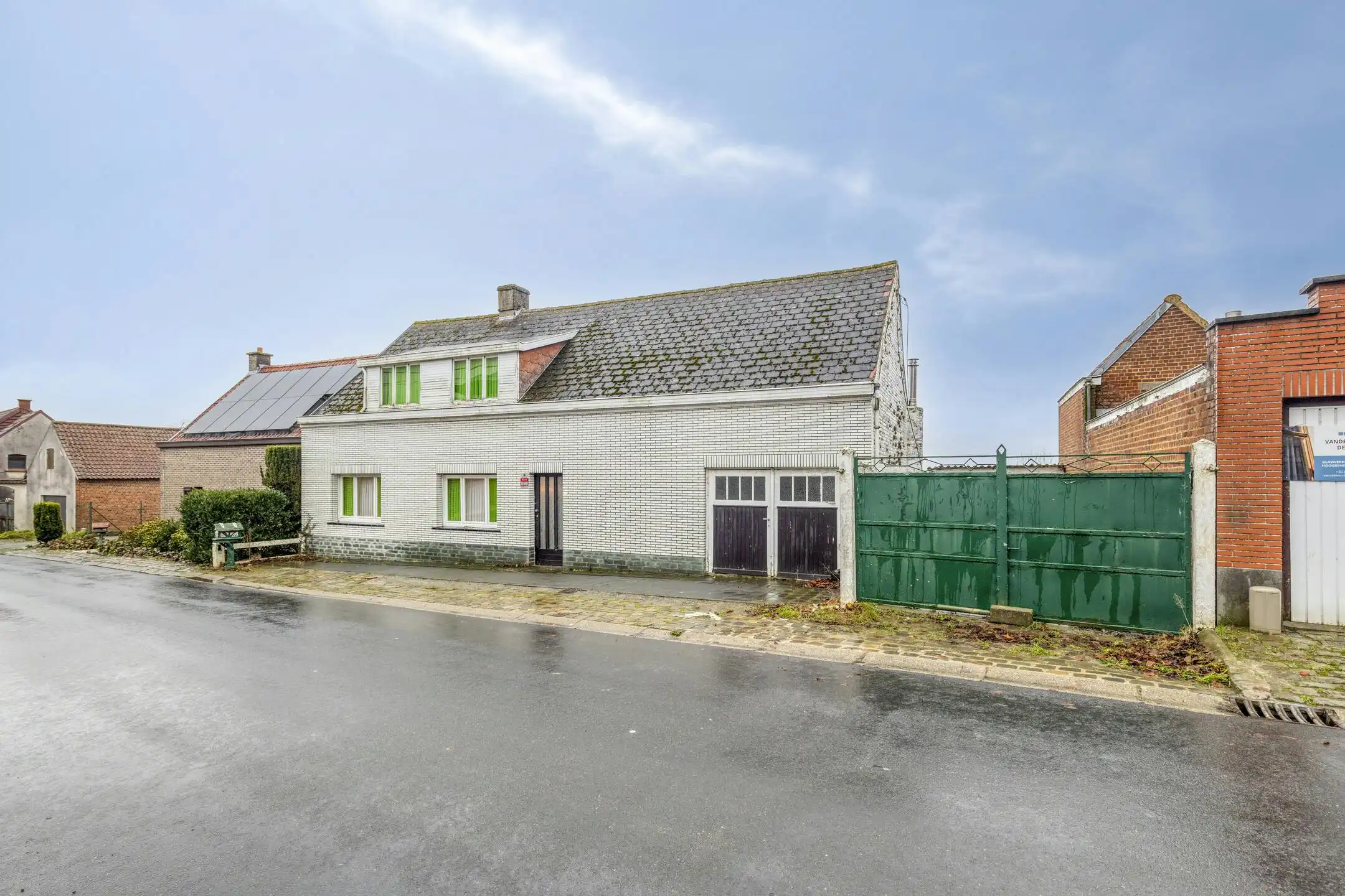 Hoofdfoto van de publicatie: Woning met veel potentieel en ruime tuin in Brakel