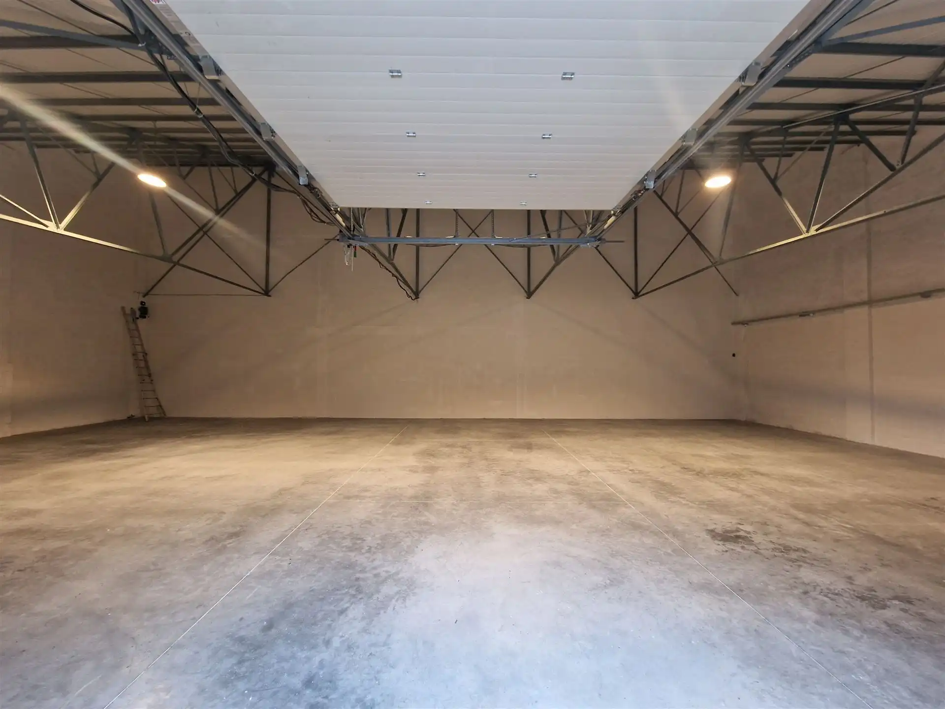 MULTIFUNCTIONEEL MAGAZIJN TE KOOP foto 7