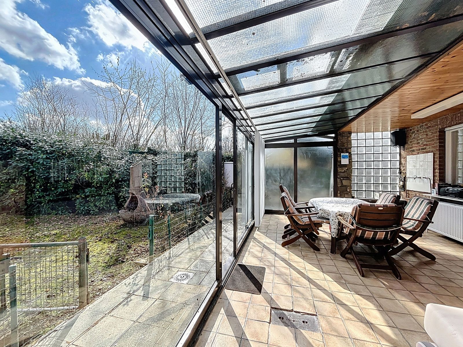 Gelijkvloerse villa met 3 slks & tuin op 7 minuten van  E40  foto 12