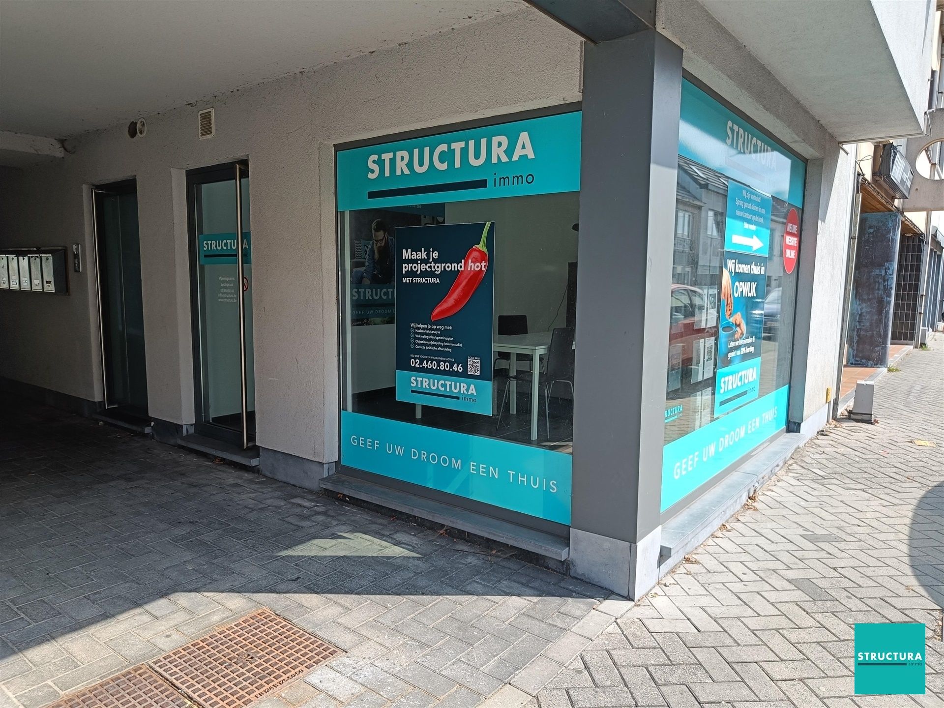 Handelsgelijkvloers/vitrine vlakbij station en centrum Opwijk foto 2
