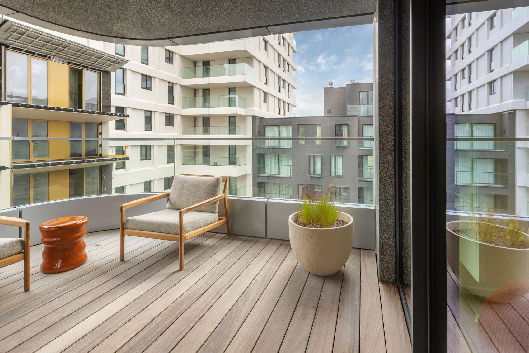 Modern nieuwbouwappartement te koop in Ensor Tower II – Oosteroever, Oostende foto 2