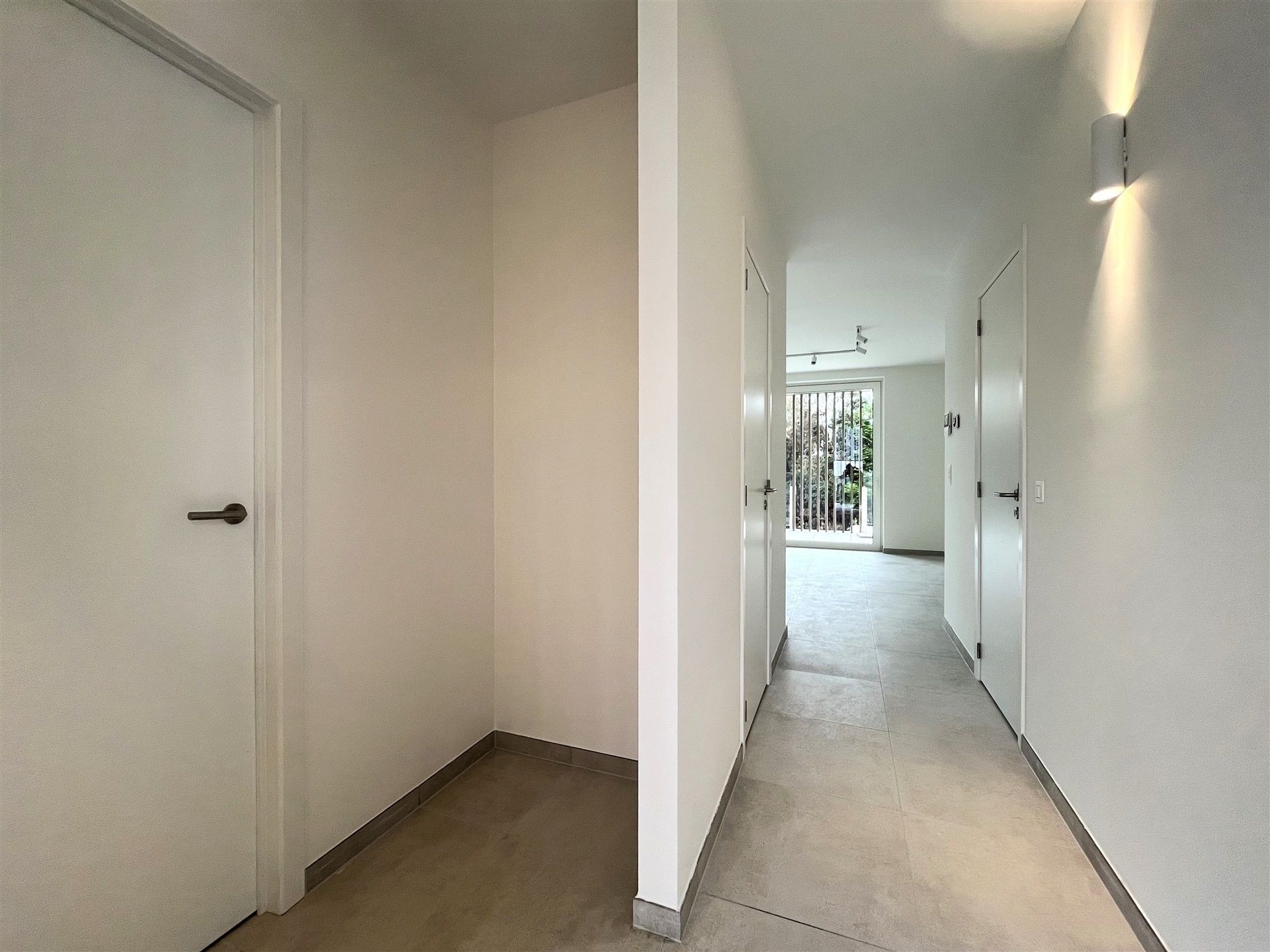 Nieuwbouwappartement met 2 slaapkamers en terras foto 5