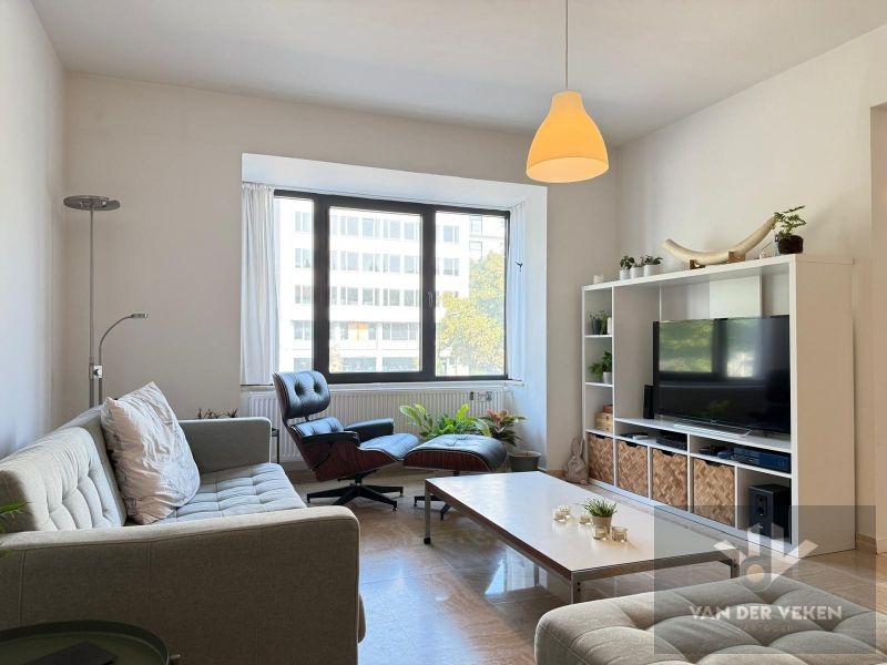 Stijlvol appartement met riant terras en 2 SLPK in hartje Hasselt foto 8