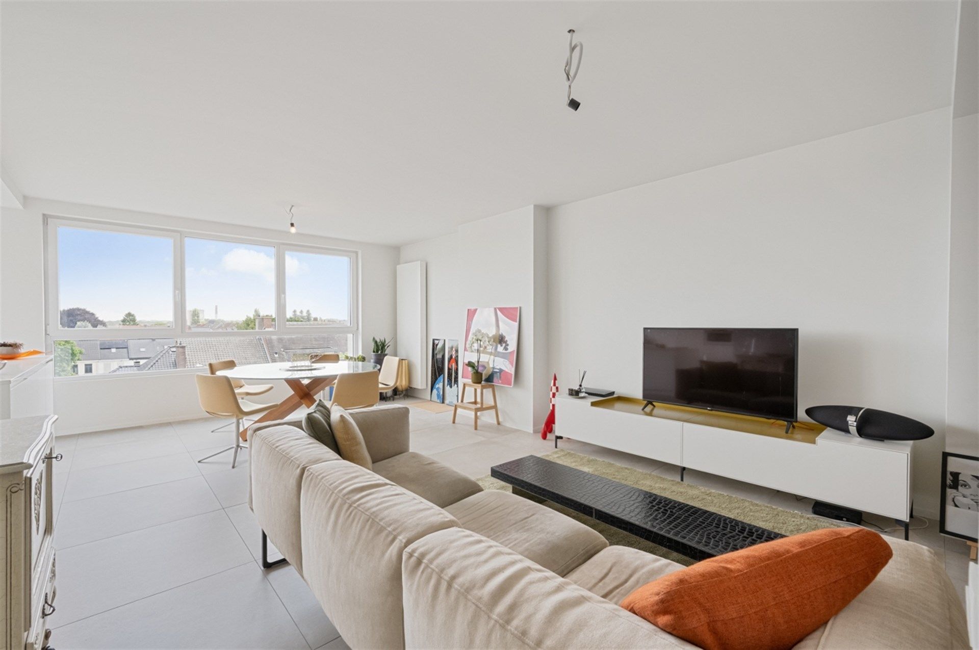 Ruim en stijlvol appartement met terras en prachtig uitzicht in hartje Aalst foto 2