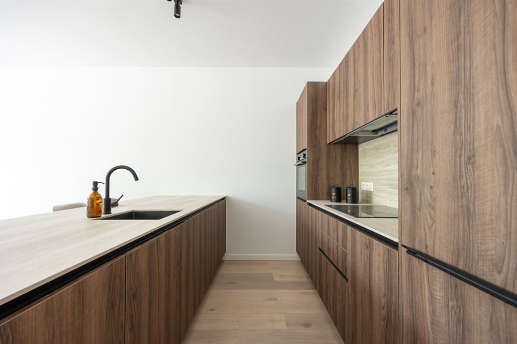 Kwaliteitsvol gerenoveerd appartement met terras foto 4