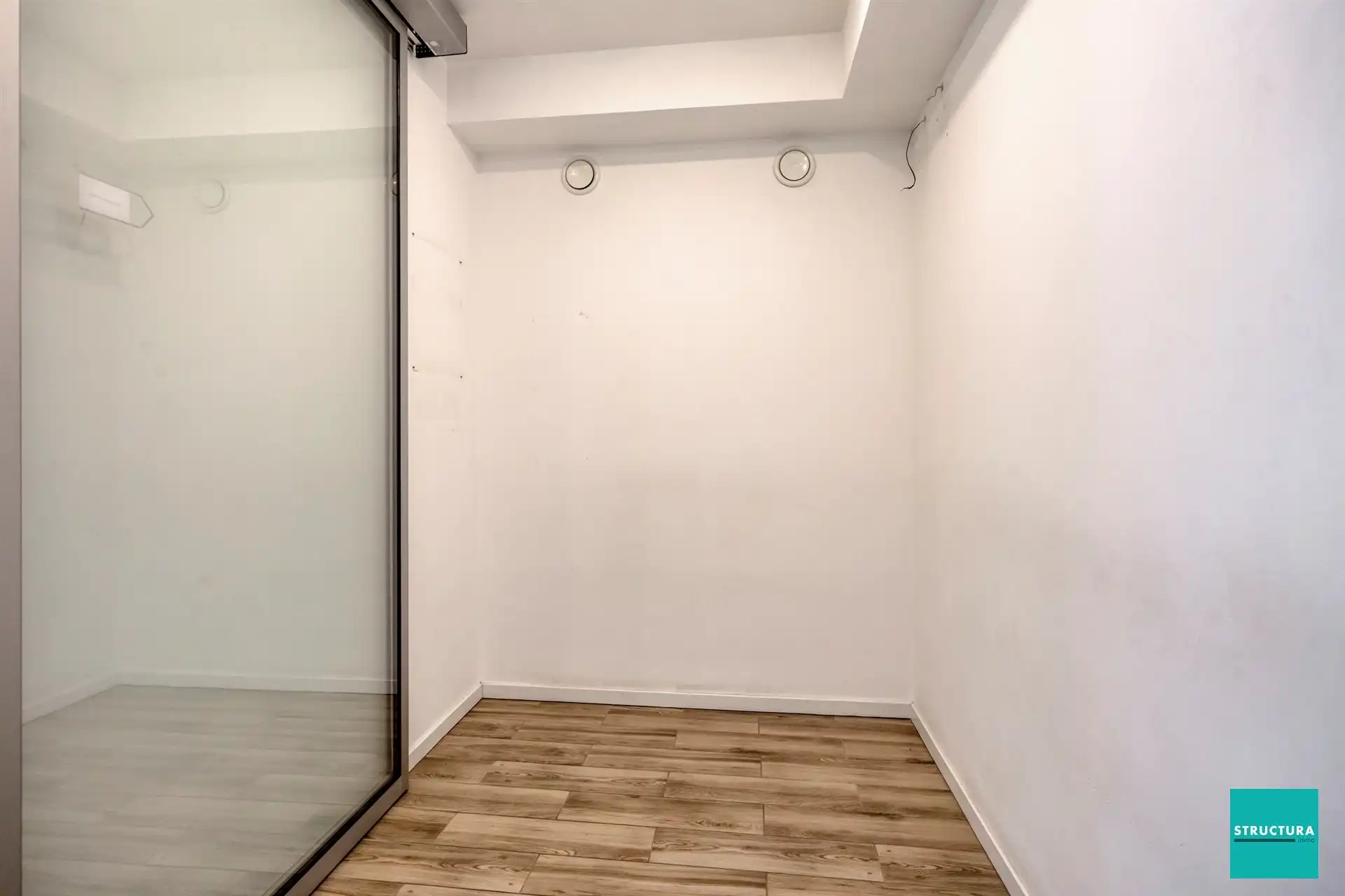 Praktijk/kantoor ih centrum met veel parkeermogelijkheden  foto 11