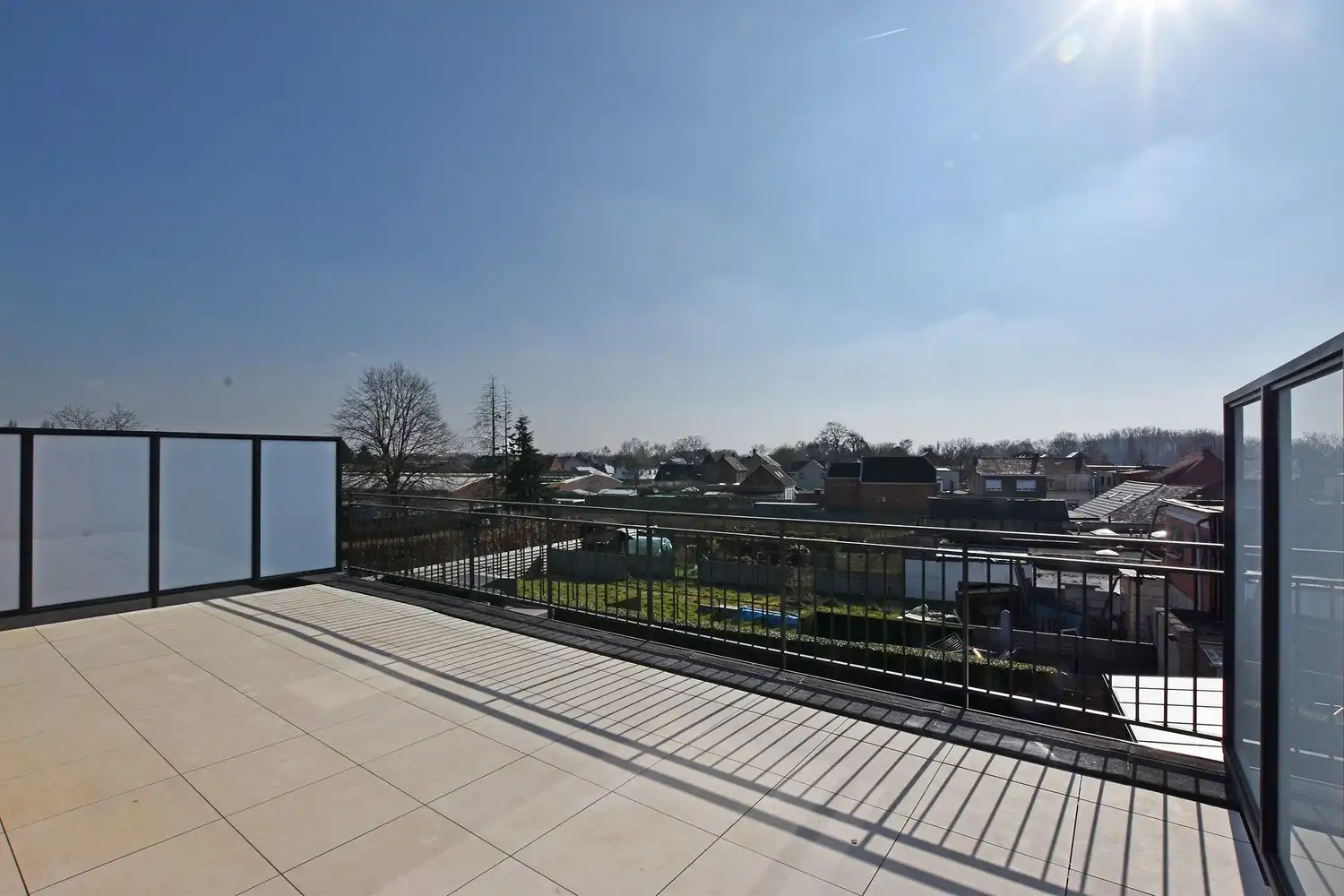 Nieuwbouwappartement met één slaapkamer en een ruim Z-terras te Broechem! foto {{pictureIndex}}