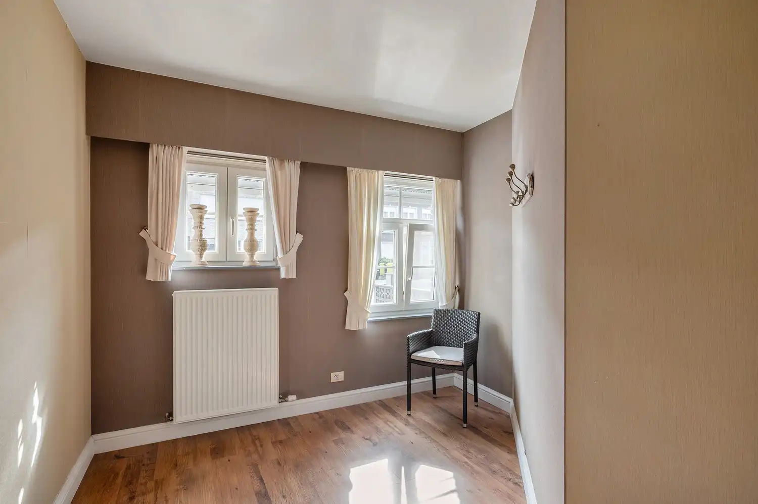 Instapklaar gelijkvloers appartement met tuin, terras en parkeerplaats. foto 14
