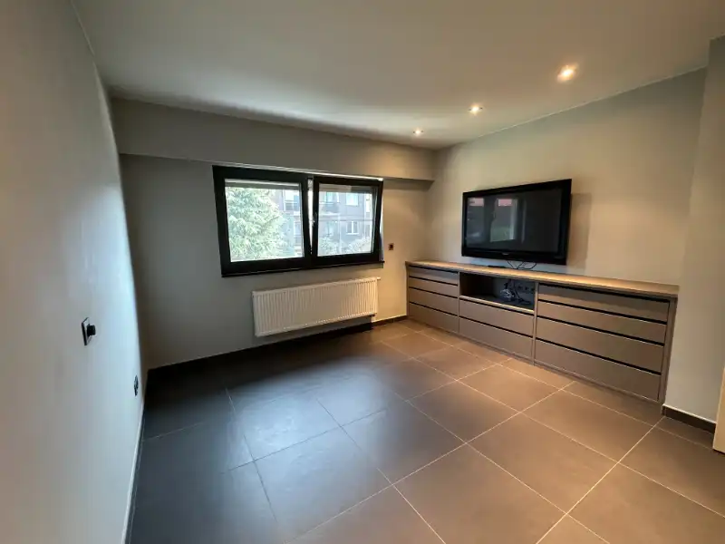 Woning met garage, fietsenberging en ruim terras foto 14