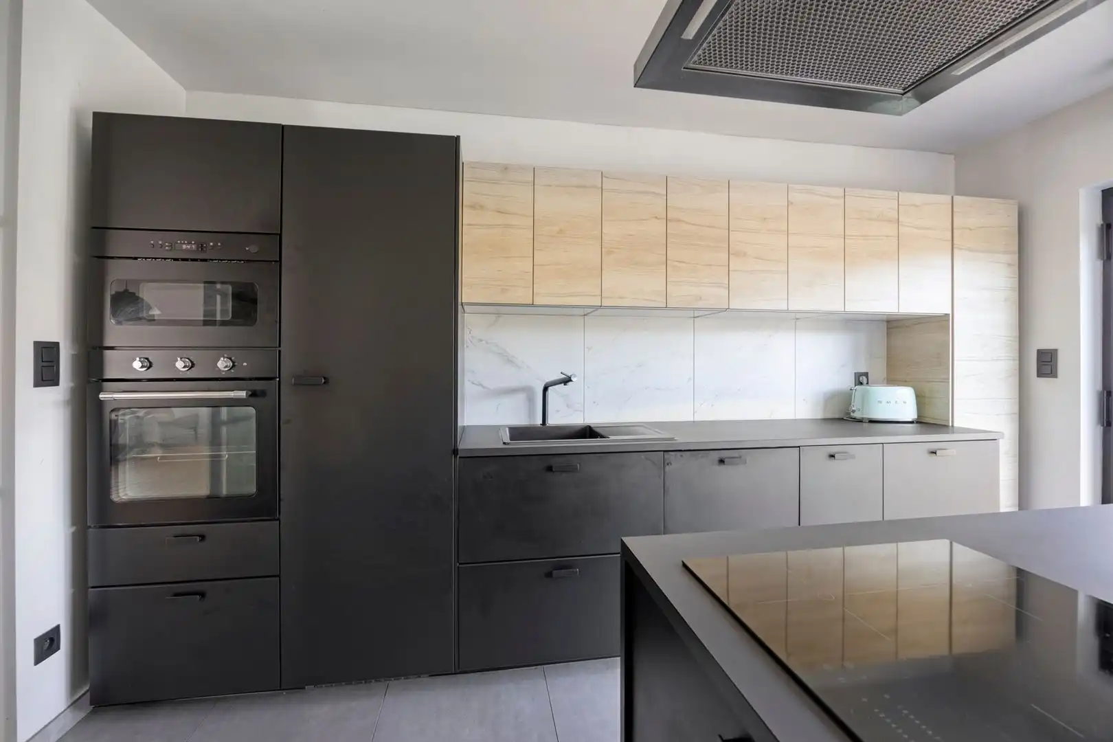 instapklare, hedendaags en stijlvol ingerichte woning met heerlijke tuin en garagebox foto 9