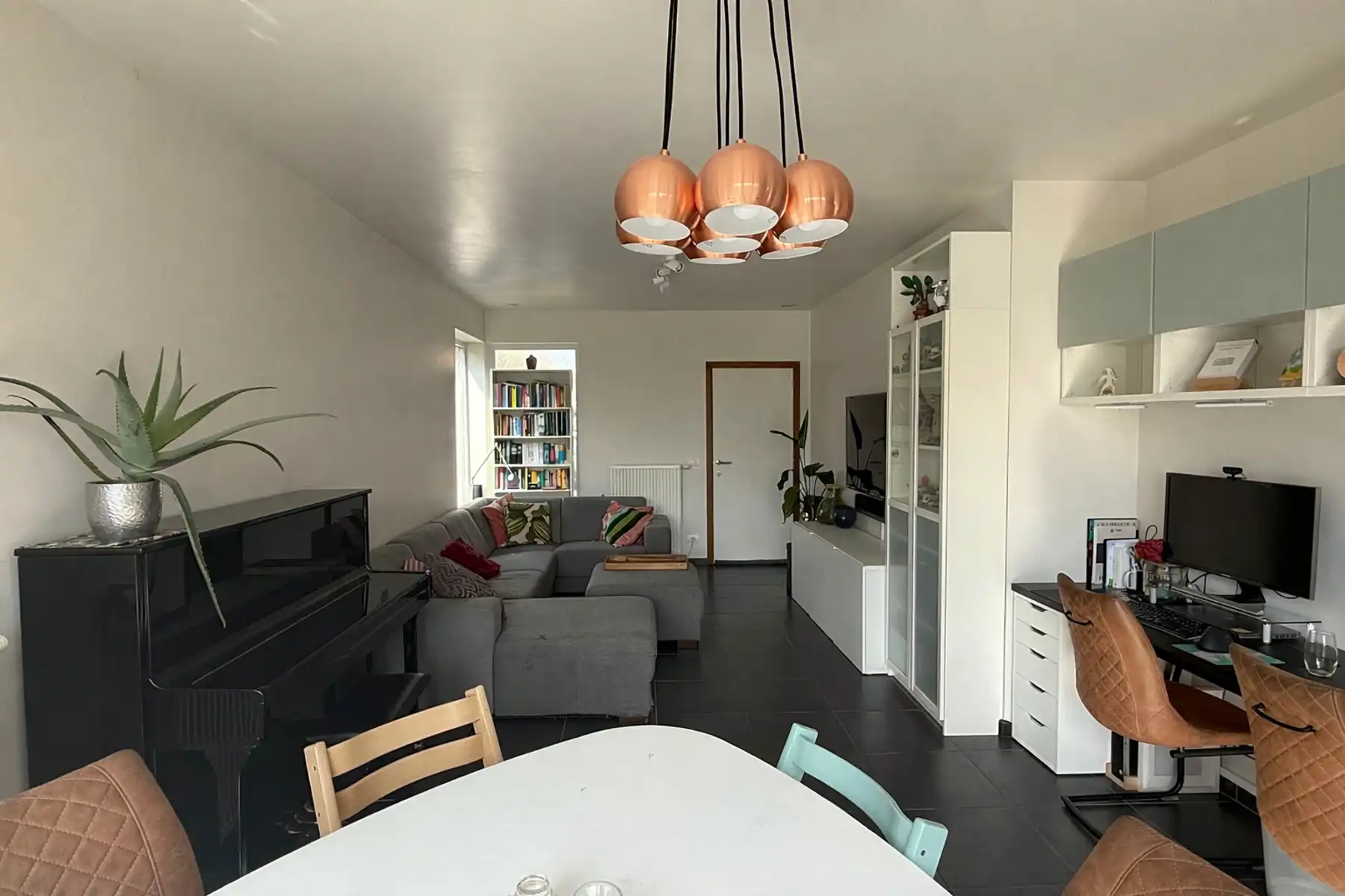 Woning met garage en tuin in een kindvriendelijke woonomgeving nabij het centrum foto {{pictureIndex}}