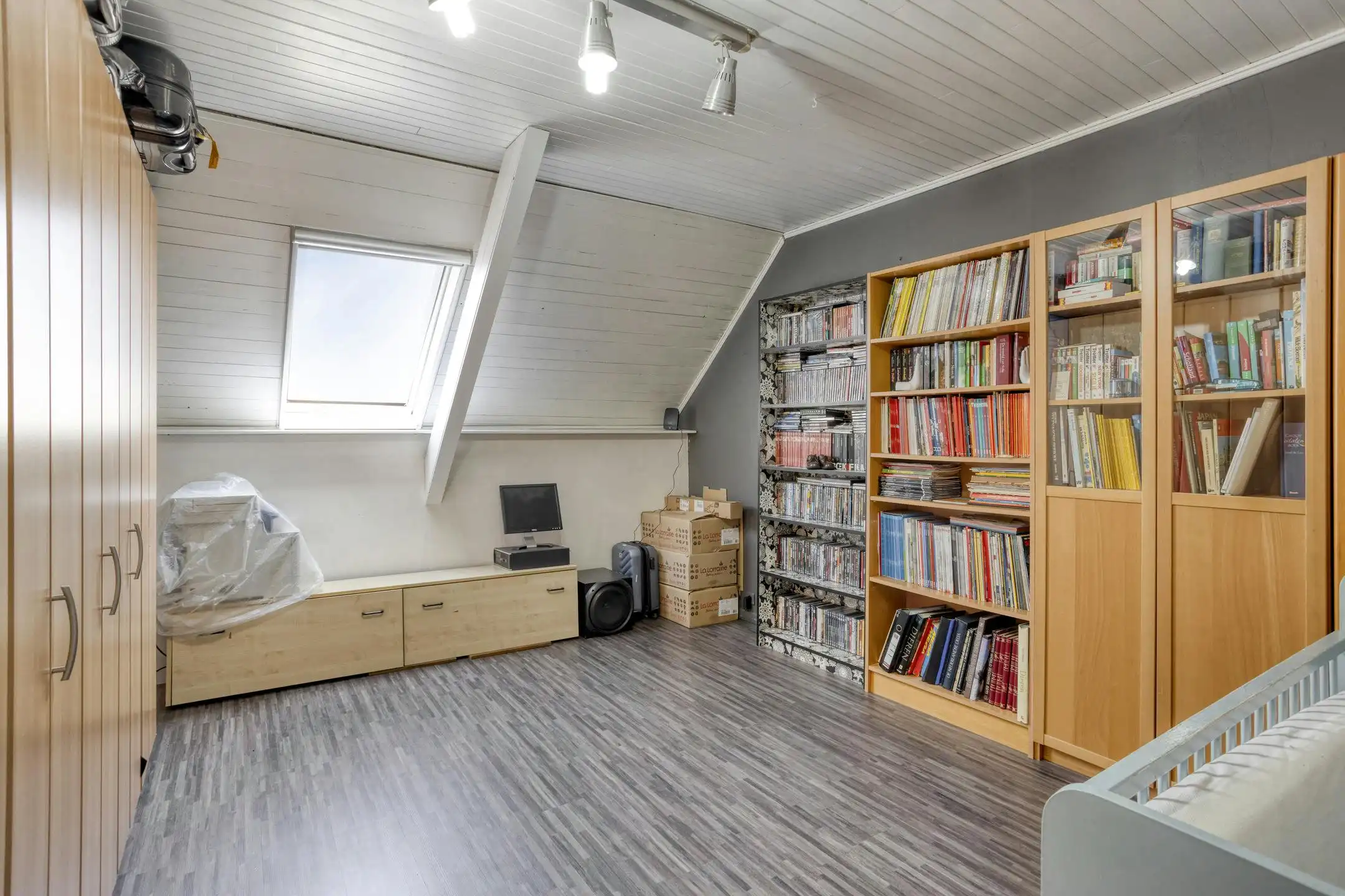 Handelspand met ruime woonst te koop in Ekeren foto 29