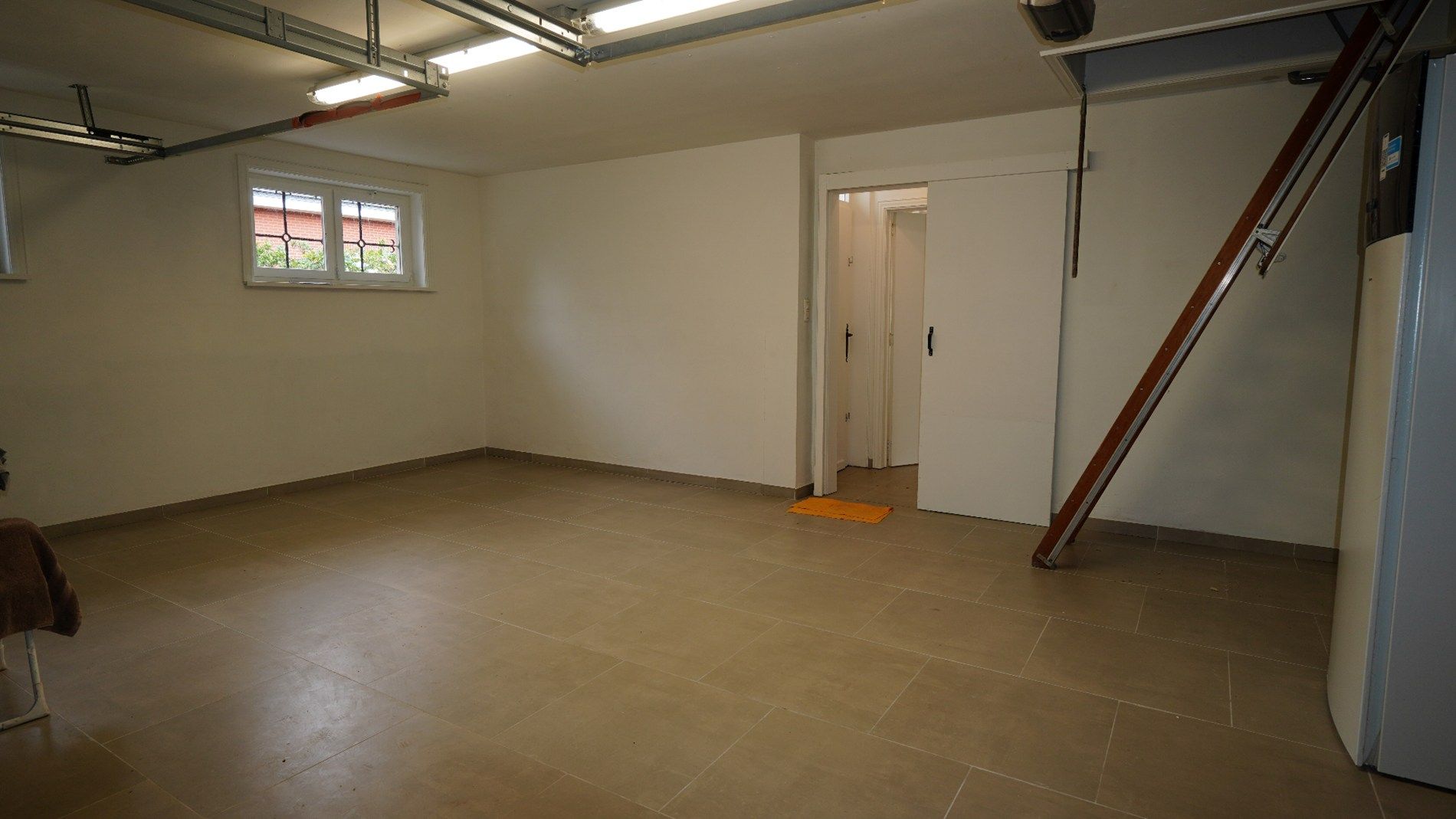 Volledig gerenoveerde bungalow met tuin en dubbele garage te Waasmunster foto 10