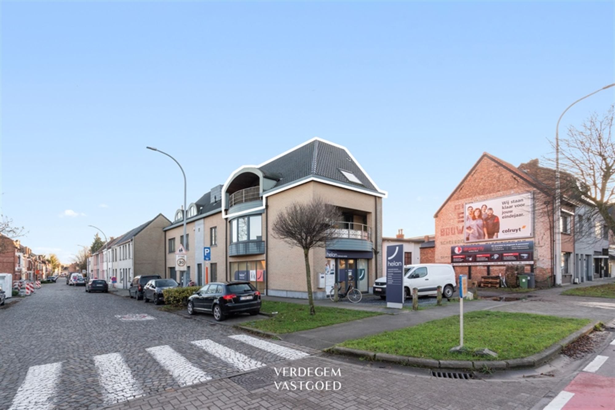 Wonen op de tweede verdieping van een kleine residentie, 2 slaapkamers, terras en garage foto {{pictureIndex}}