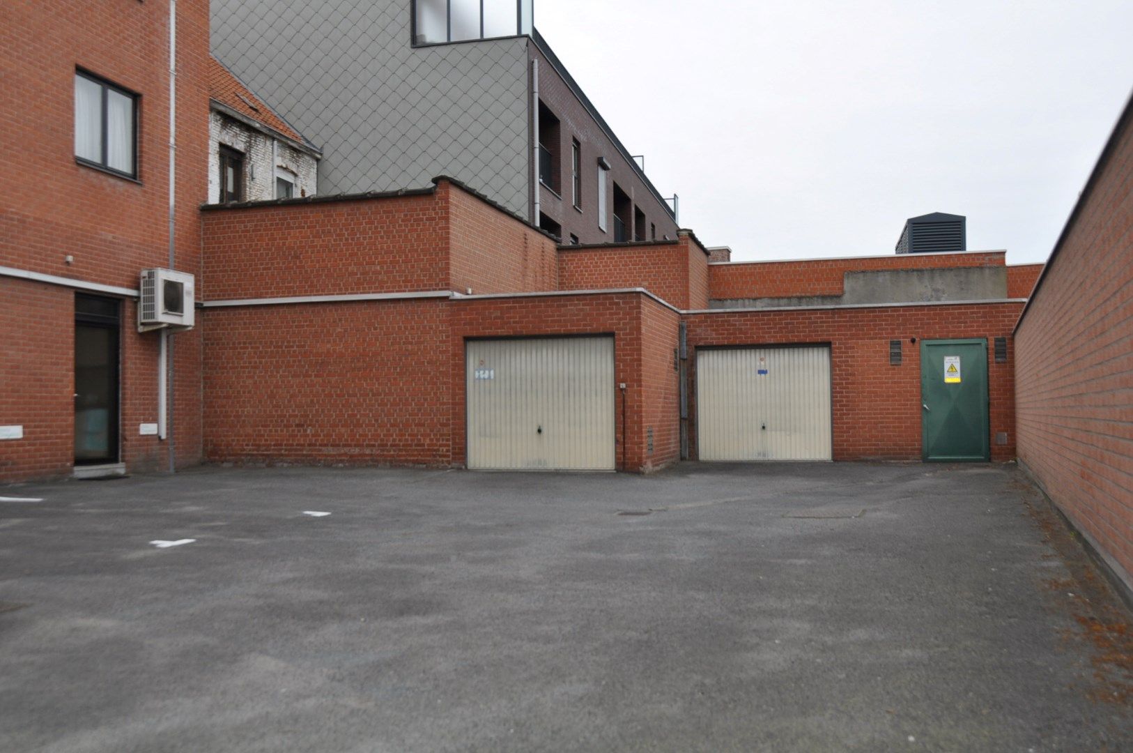 Verzorgd en ruim appartement in centrum Izegem - 3 slaapkamers - garagebox mogelijk. foto 12