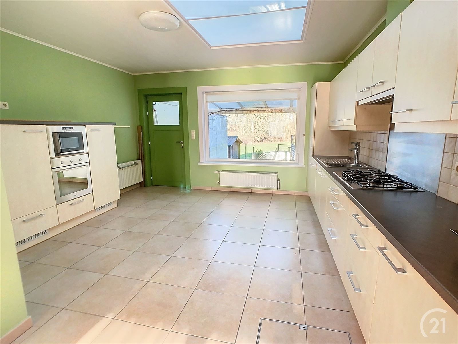 Gerenoveerde woning met tuin in rustige straat foto 6
