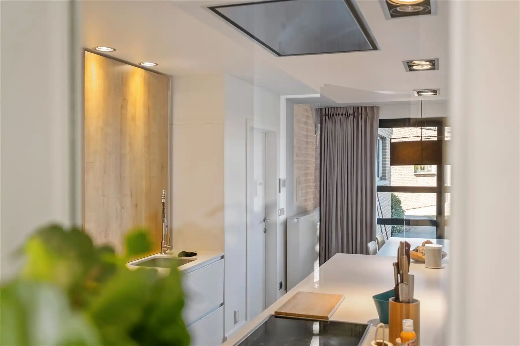 Instapklare gezinswoning met zwembad en multifunctioneel bijgebouw foto 6