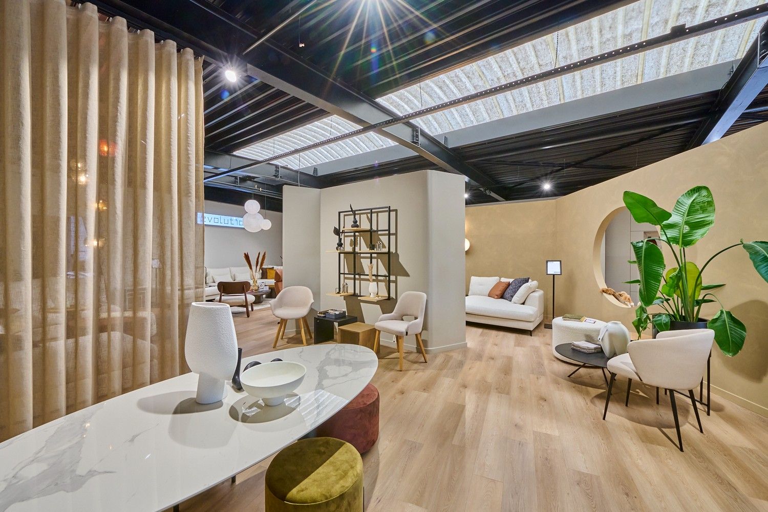 Showroom met magazijn foto 11
