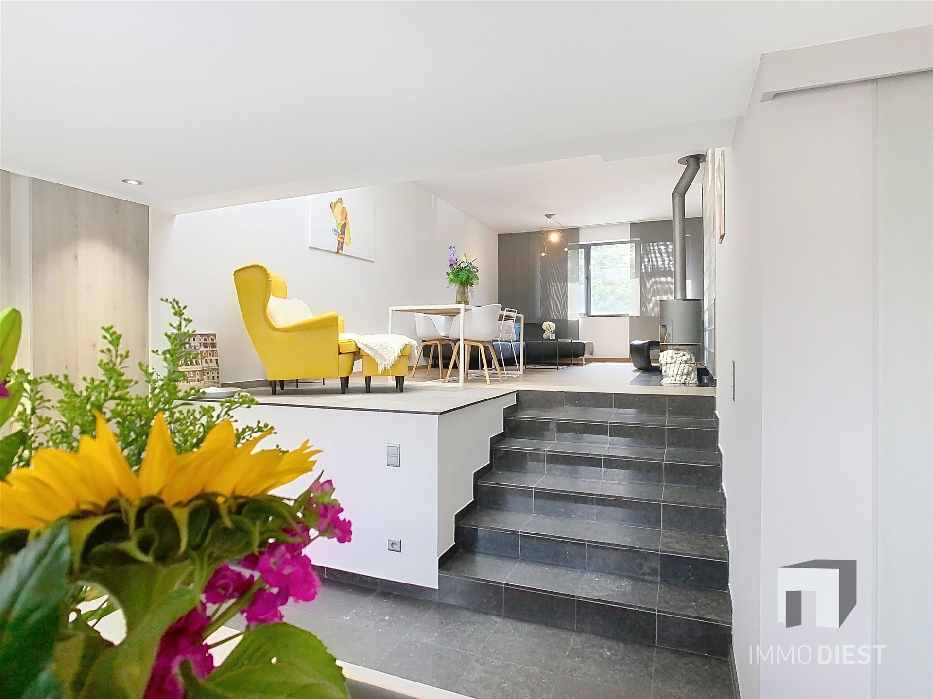 Hippe splitlevel met 3 slaapkamers in hartje Zichem. foto 4