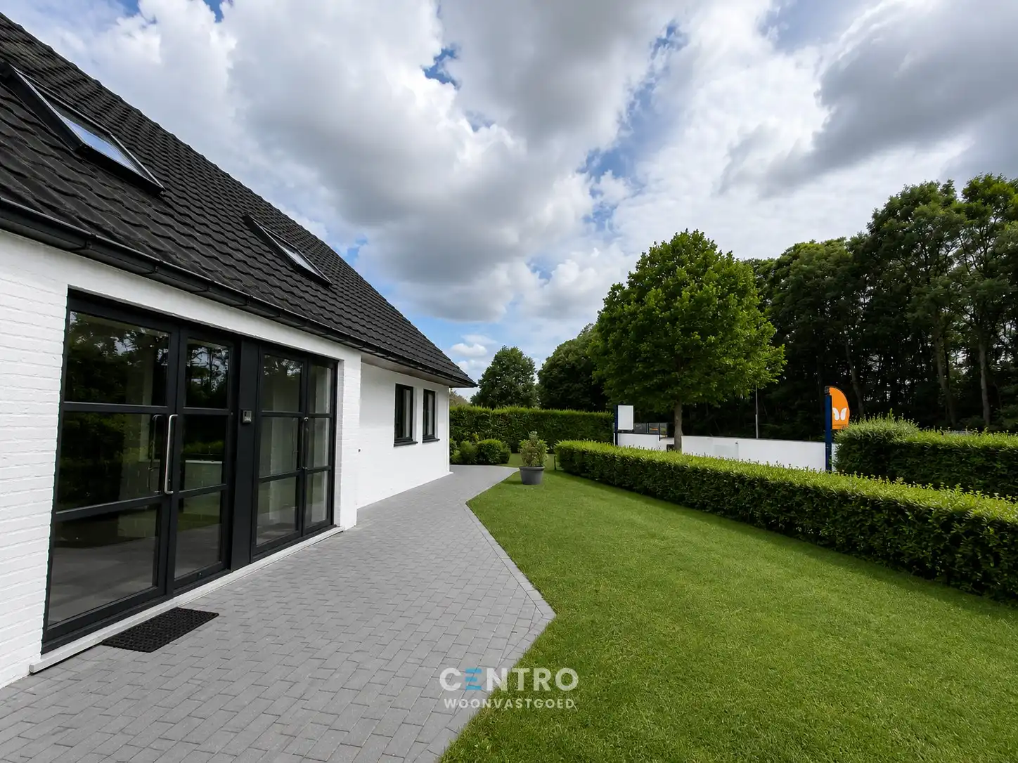 Vrijstaande VILLA (430m²) op een hoekperceel van ± 1.200 m² op invalsweg Roeselare (vlakbij de ring R32). Ook ideaal als KANGOEROEWONING. foto 5