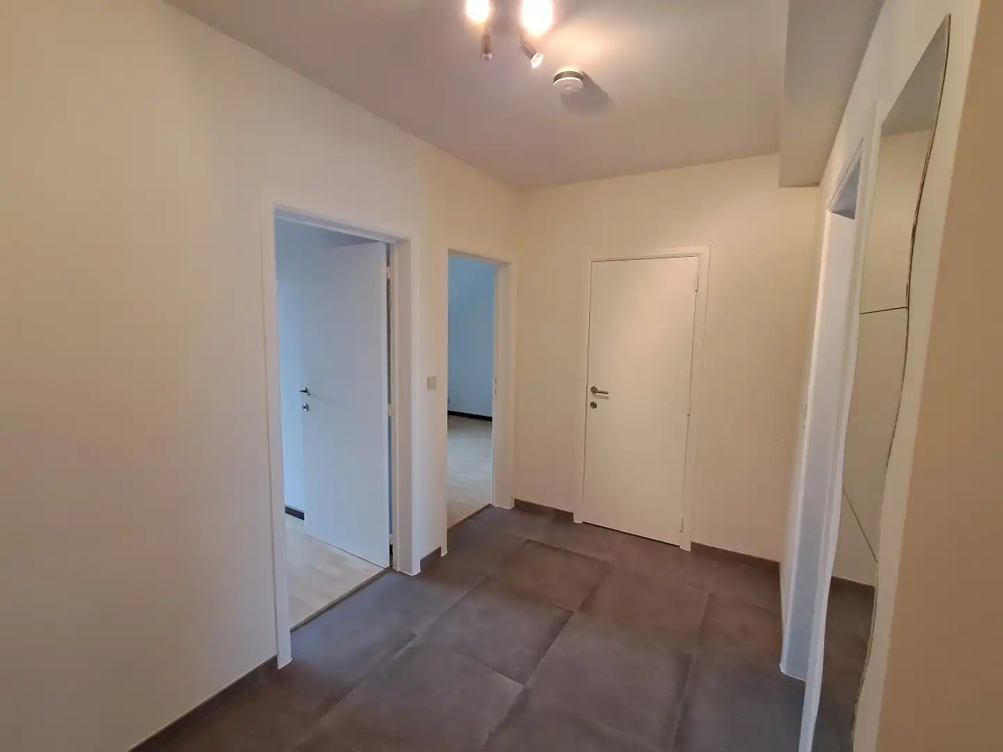 Ruim appartement te Sijsele. foto 2