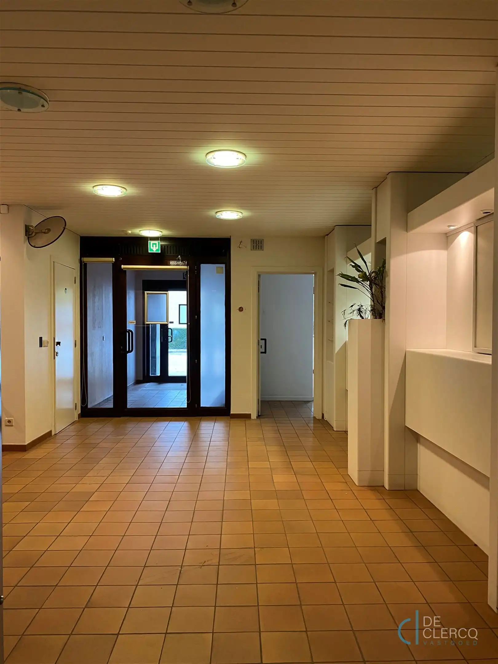 Ruim kantoor met parkeerplaats te huur centrum Lochristi!  foto 5