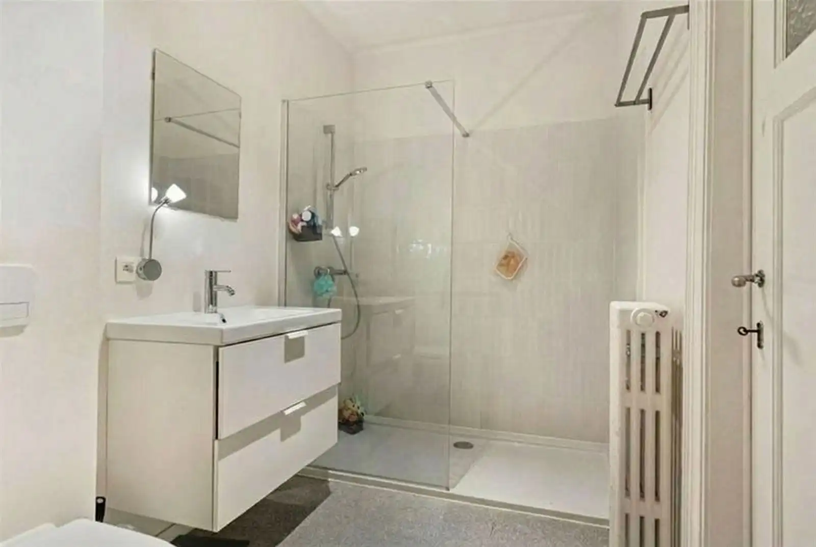 Berchem – Charmant 2-slaapkamerappartement in prachtige art-deco woning

 foto 13