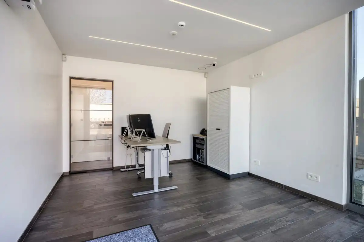 Grondig gerenoveerd KMO gebouw met magazijn en kantoorruimtes in Heverlee op een perceel van 11a19ca! – EPC -22,65 kWh/m² foto 5