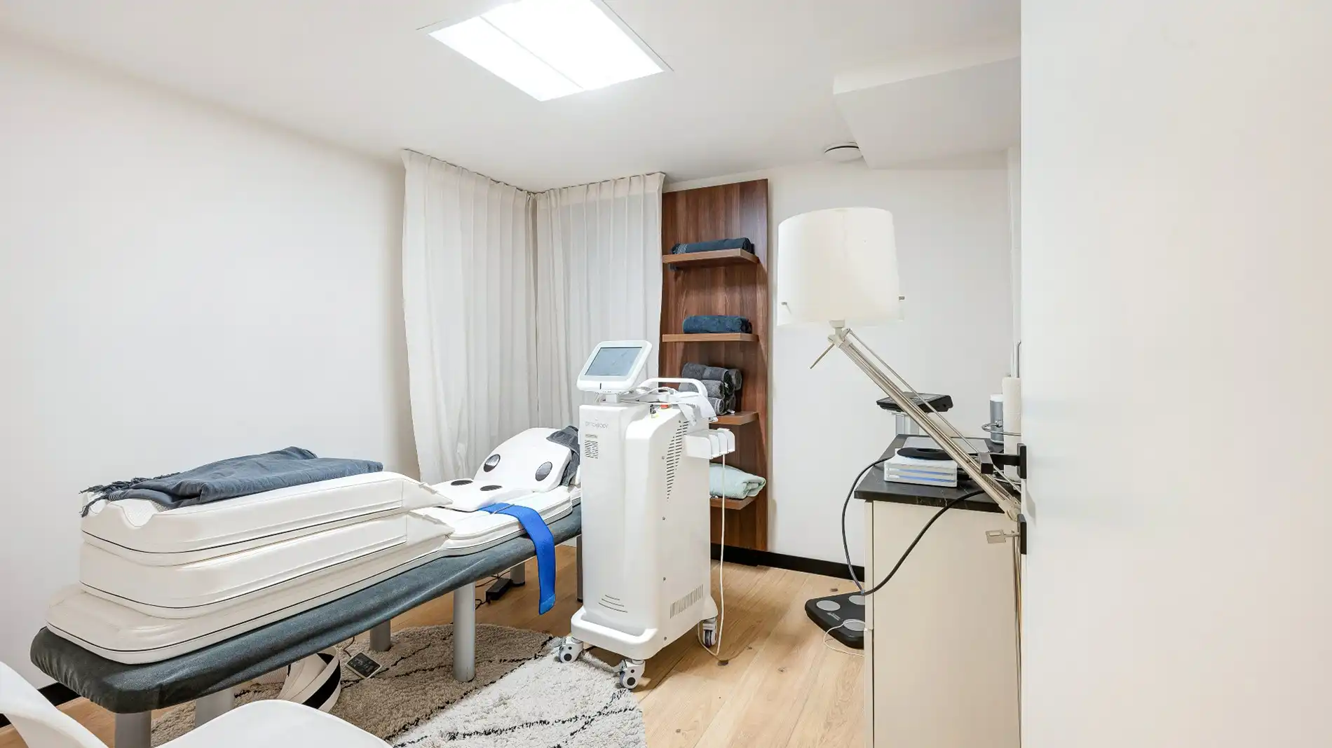 HOEKHandelsgelijkvloers op toplocatie in Heist-aan-Zee – ±185 m² foto 18