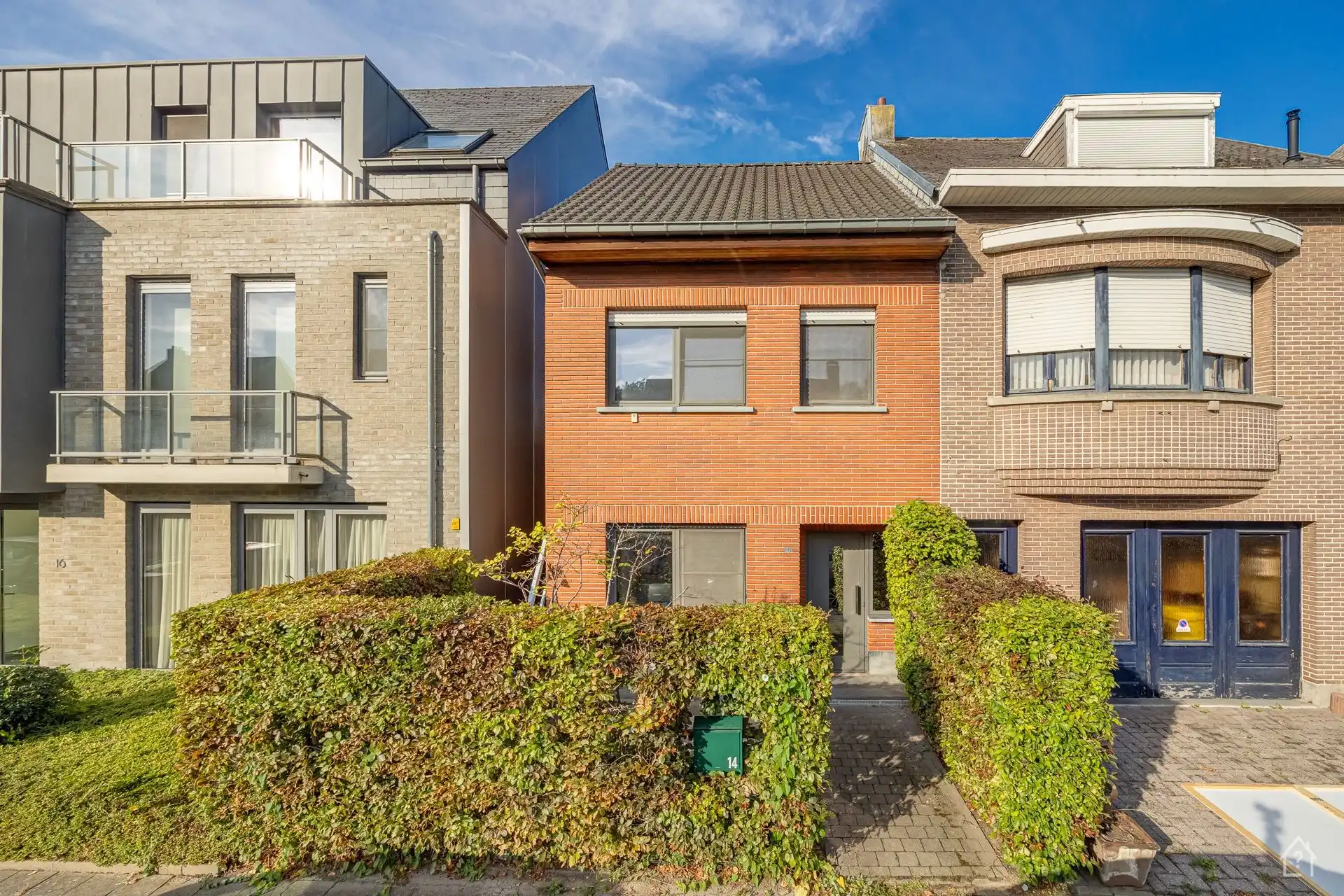 Ruime hoekwoning met 3 slaapkamers foto {{pictureIndex}}