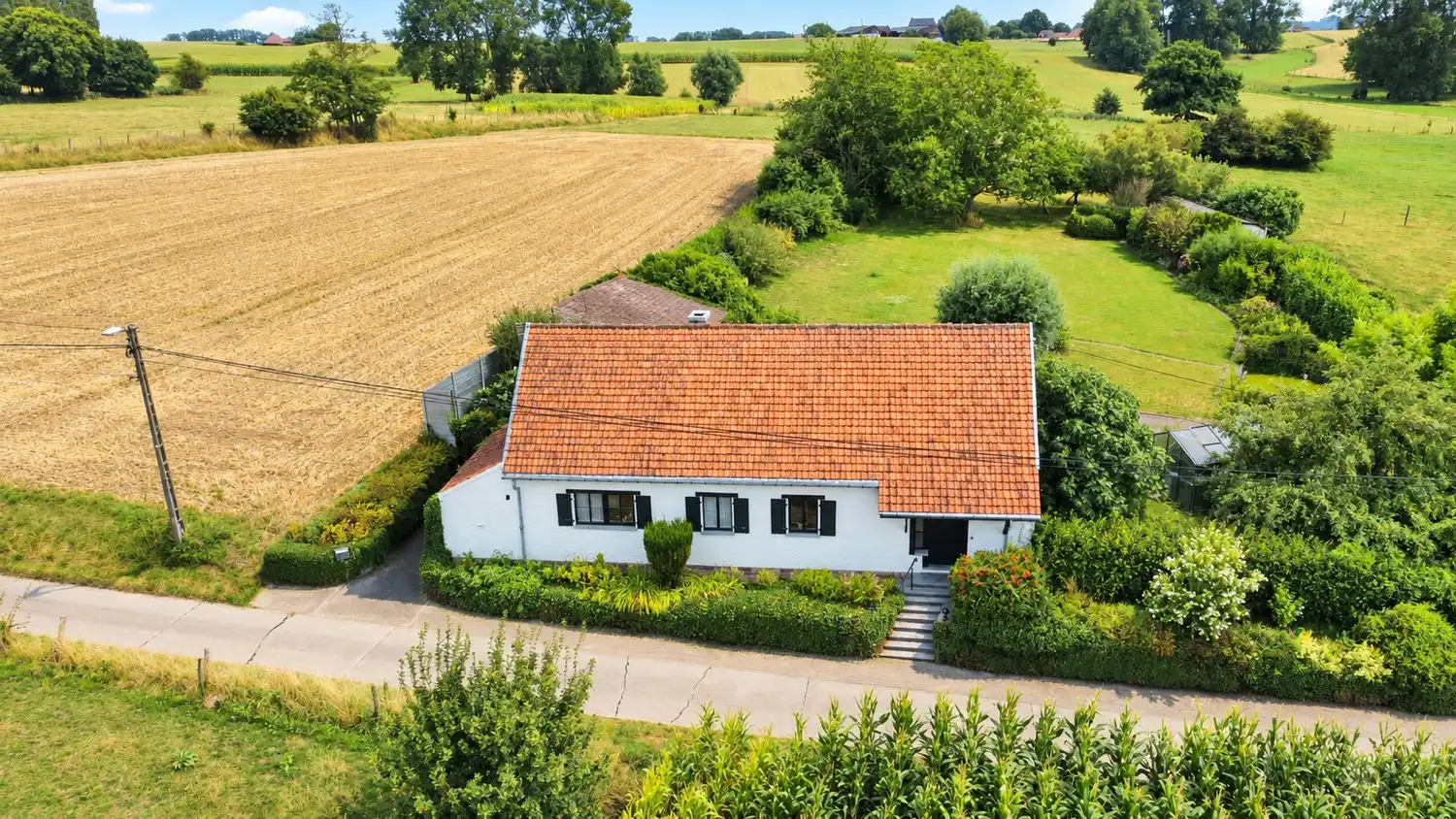 Charmante woning in hoevestijl op een perceel van 32a75ca foto 2