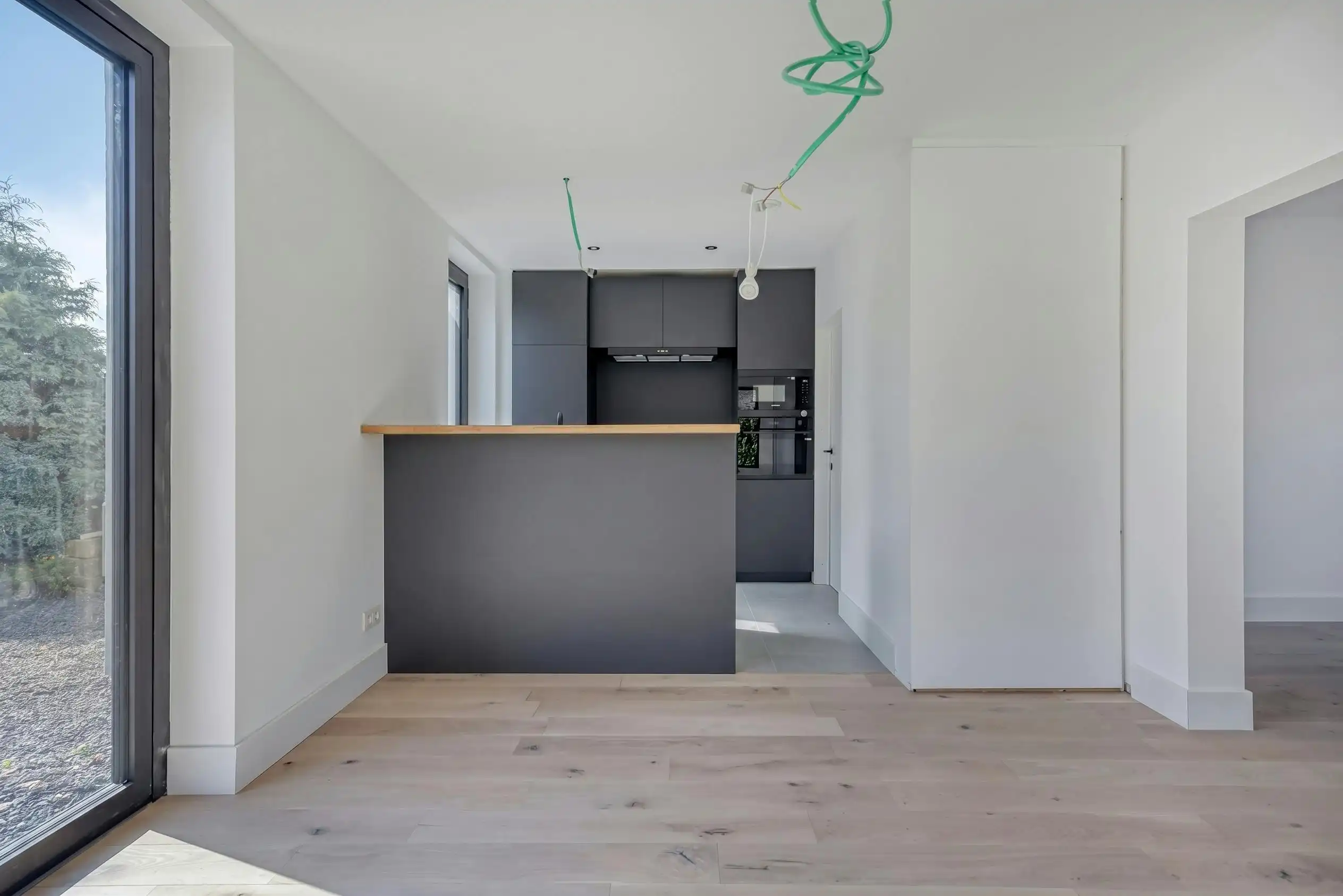 Volledig gerenoveerde halfopen woning in hartje Ertvelde foto 5