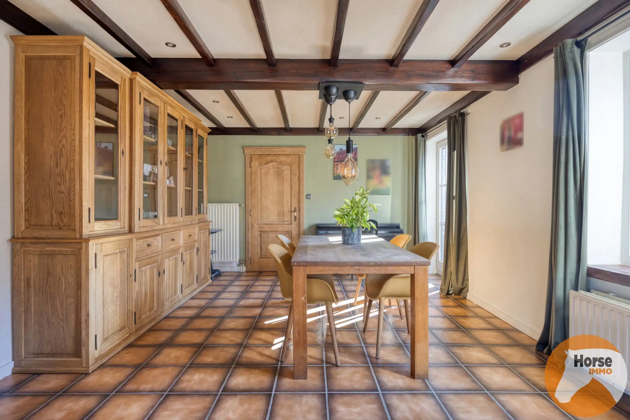 LOKEREN - Ruime, te renoveren woning met opslagmogelijkheden foto 8