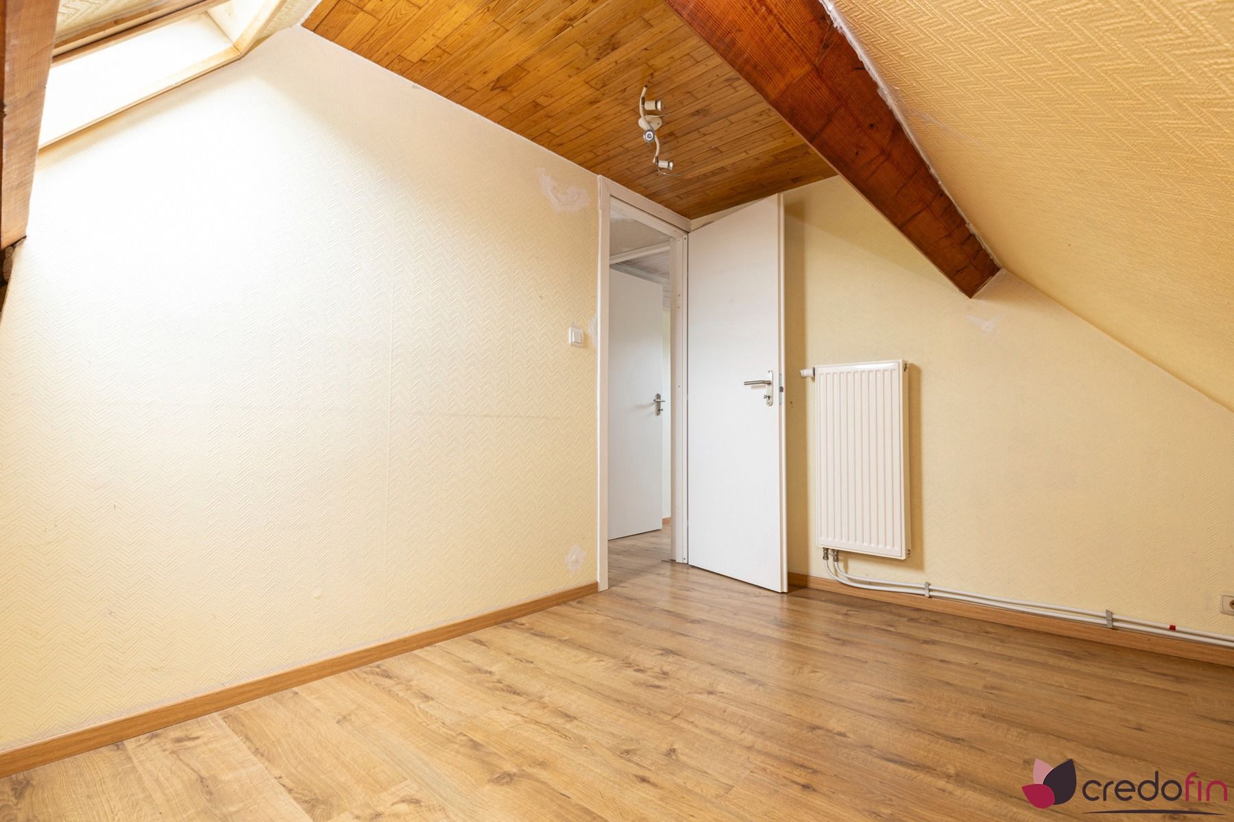 Leuke alleenstaande woning met 3 slaapkamers en grote garage foto 10