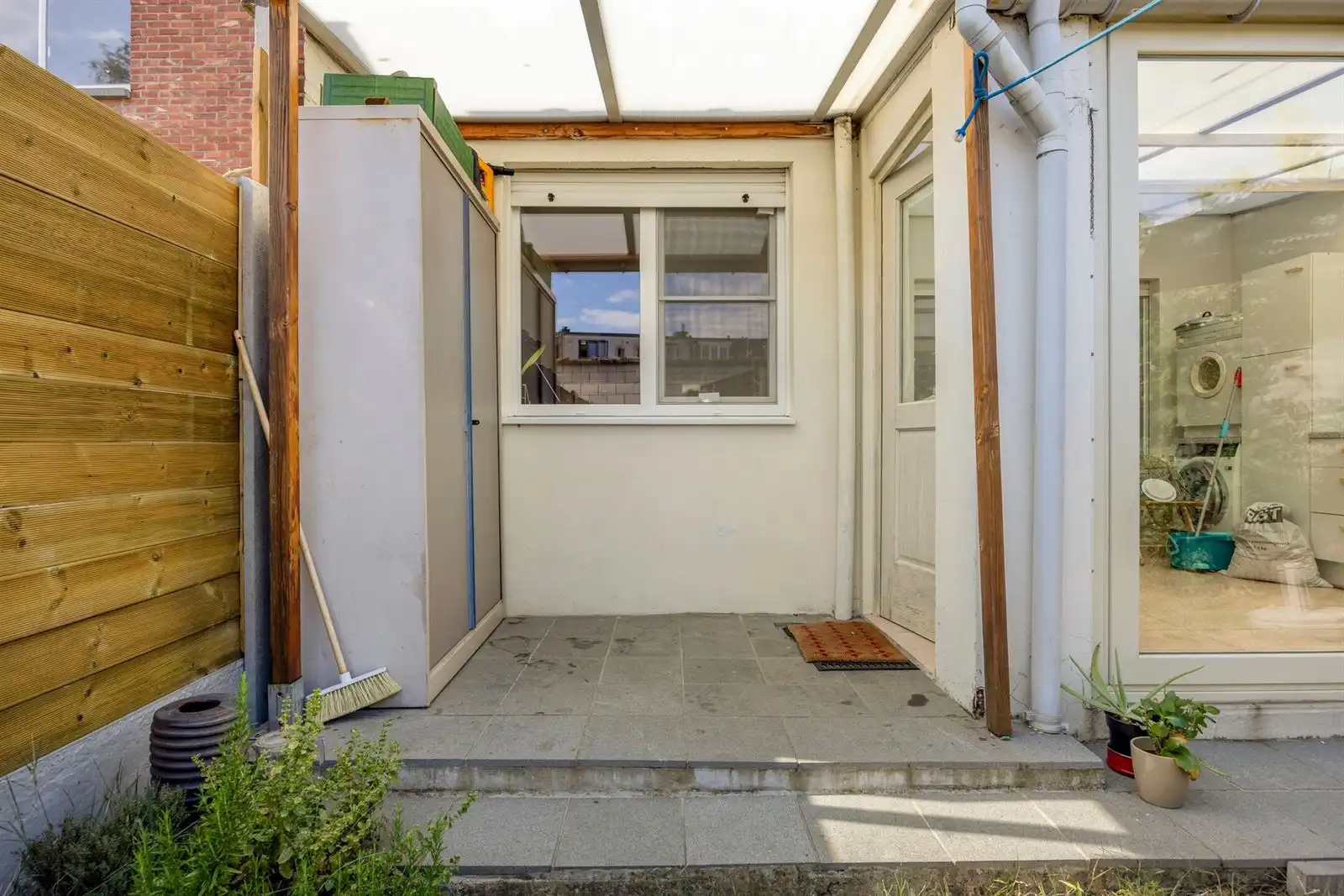 Volledig gerenoveerde 4-slpk woning met garagebox foto 29