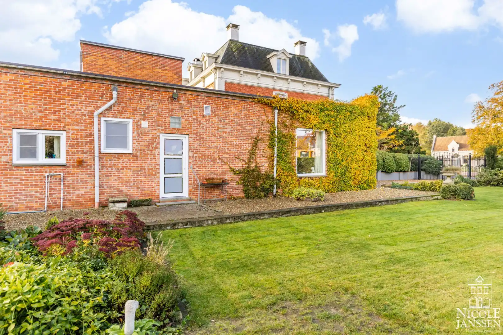 Authentiek herenhuis met conciërgewoning foto 17