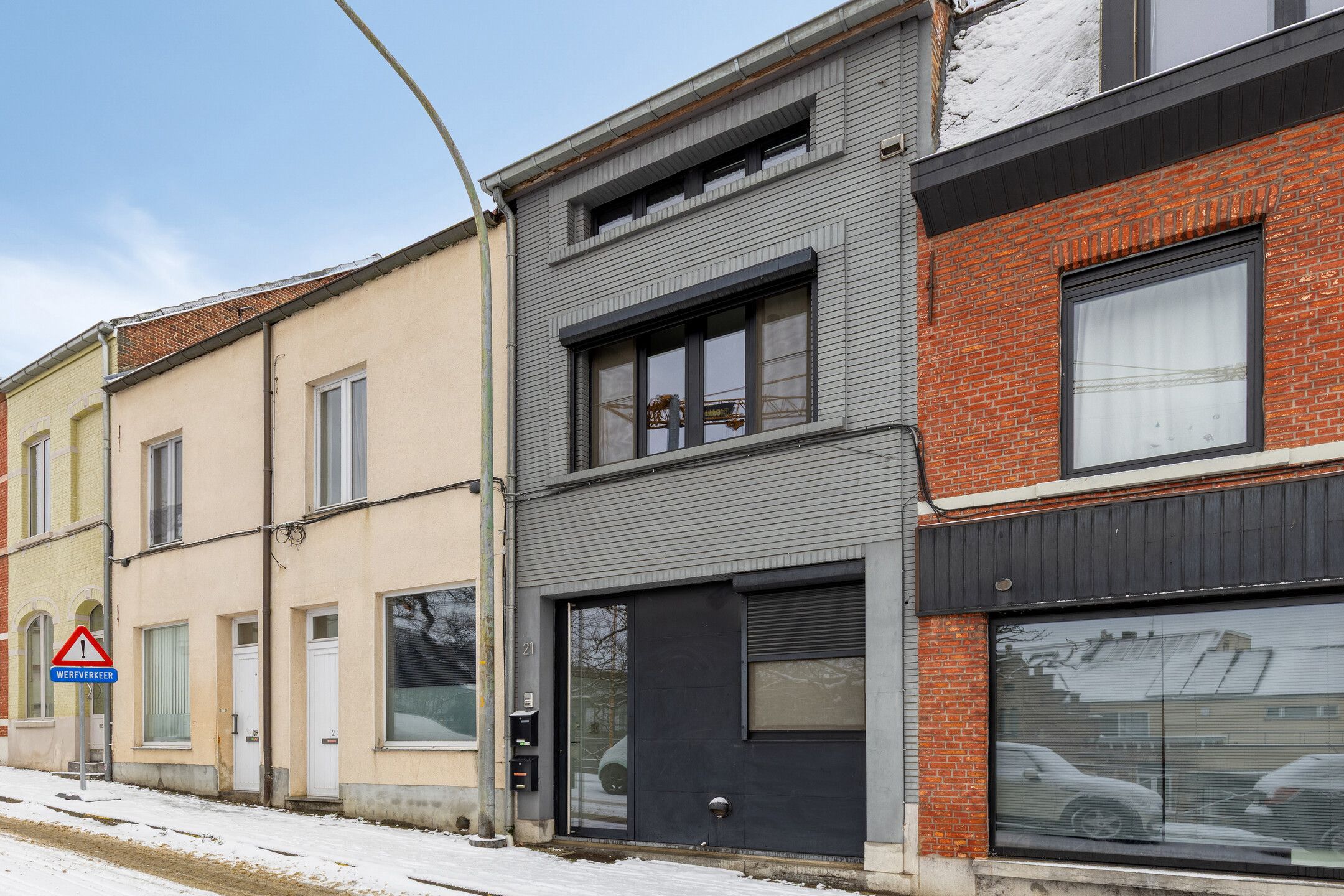 Instapklaar triplex appartement met terras en tuin foto {{pictureIndex}}