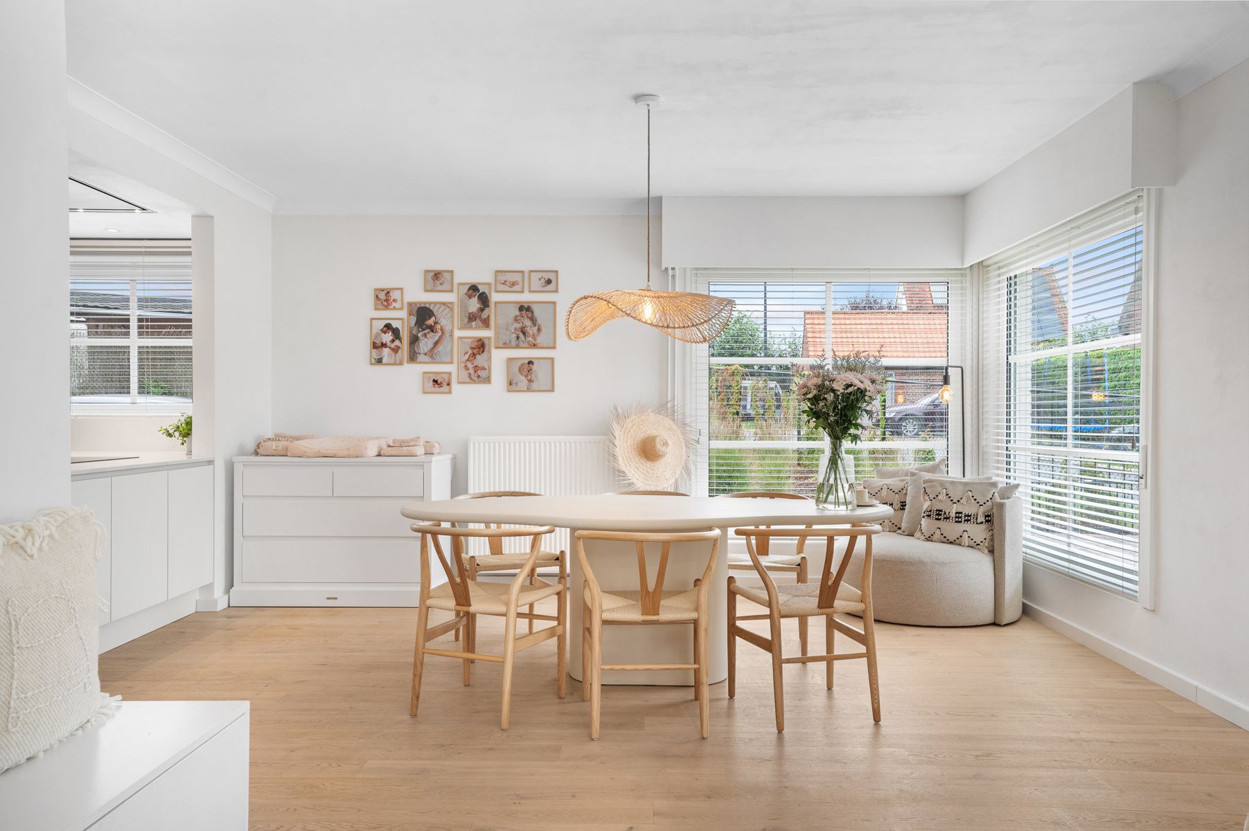 Vernieuwde, lichtrijke woning met 3 slpks + dressing in Eine foto 5