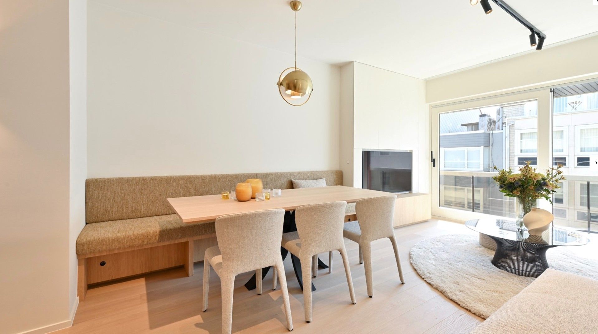 Luxueus appartement met zijdelings zeezicht, gelegen tussen de Kustlaan en de Dumortierlaan. foto 2