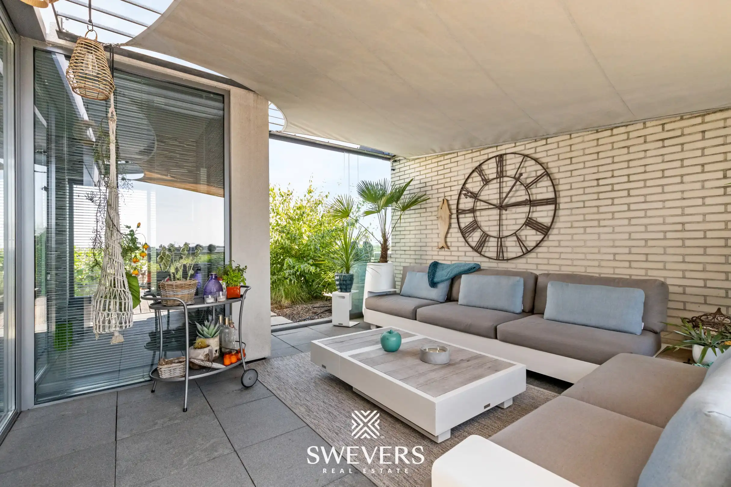 Exclusief penthouse met veel lichtinval en ruim panoramisch terras met prachtig ver uitzicht in centrum Genk foto 26